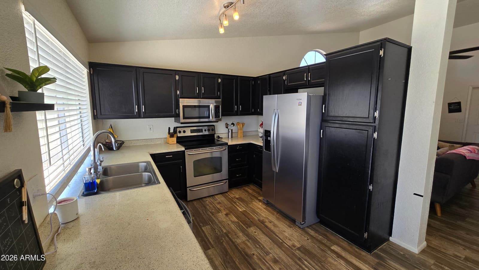 6826 S 17TH Way, Phoenix, AZ 85042 — photo 3 of 17