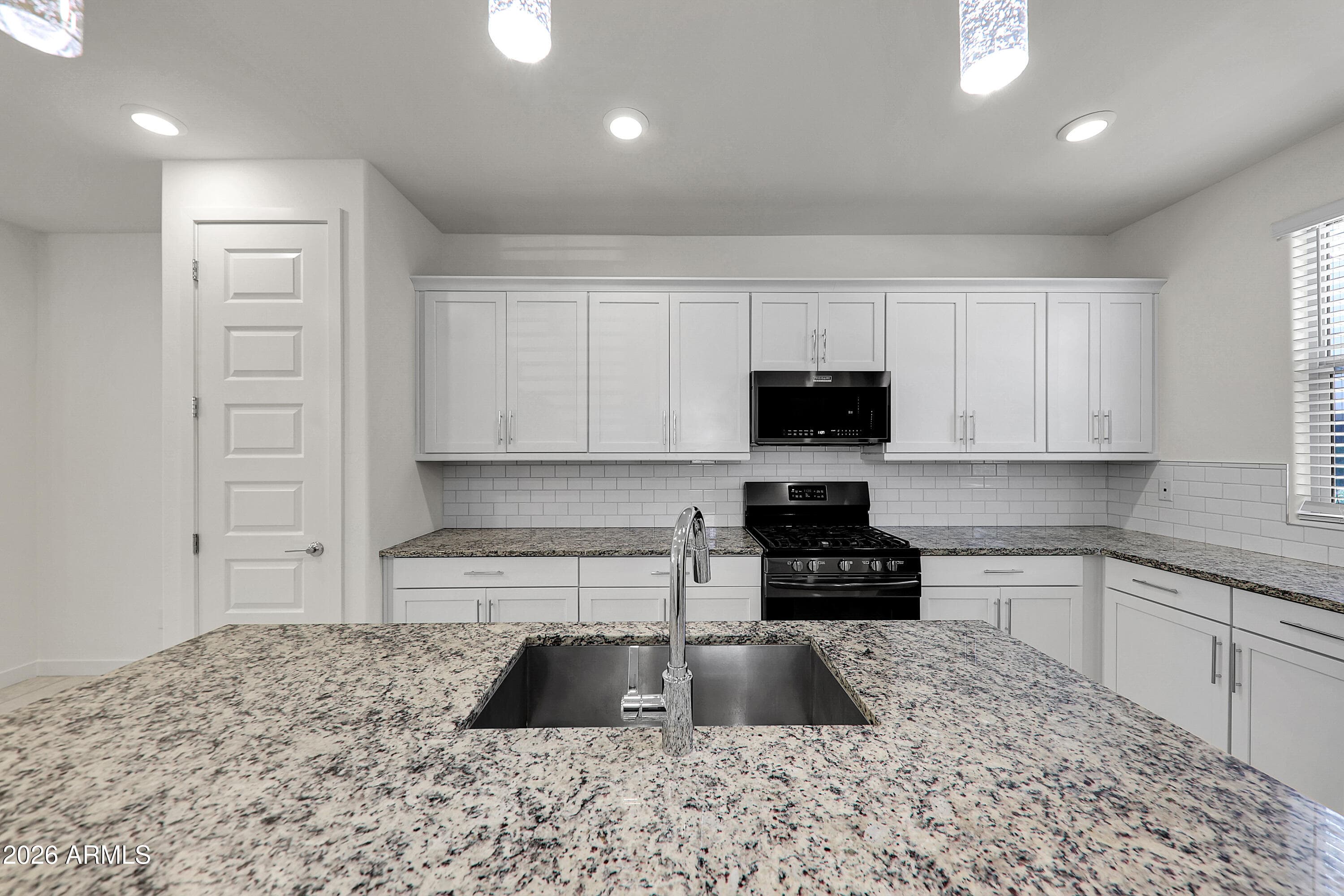 683 N ABALONE Drive, Gilbert, AZ 85233 — photo 6 of 36