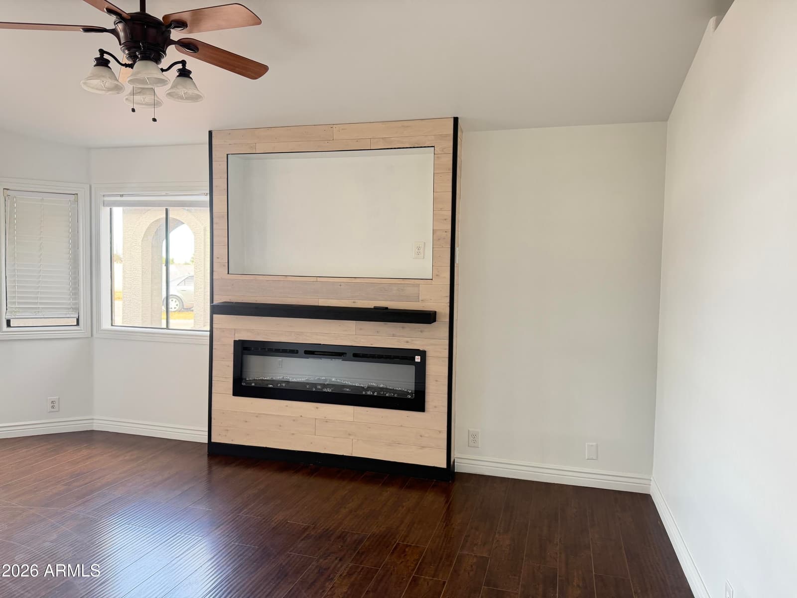 8926 W VALE Drive, Phoenix, AZ 85037 — photo 4 of 15