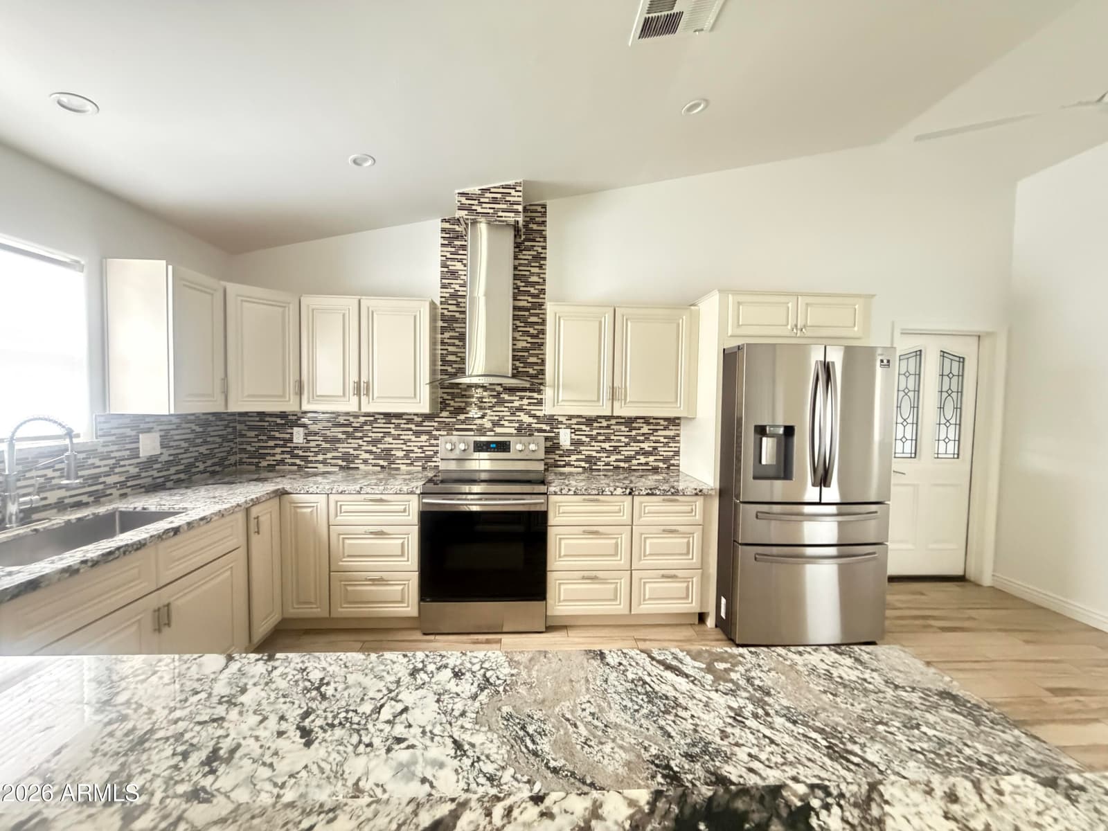 8926 W VALE Drive, Phoenix, AZ 85037 — photo 8 of 15