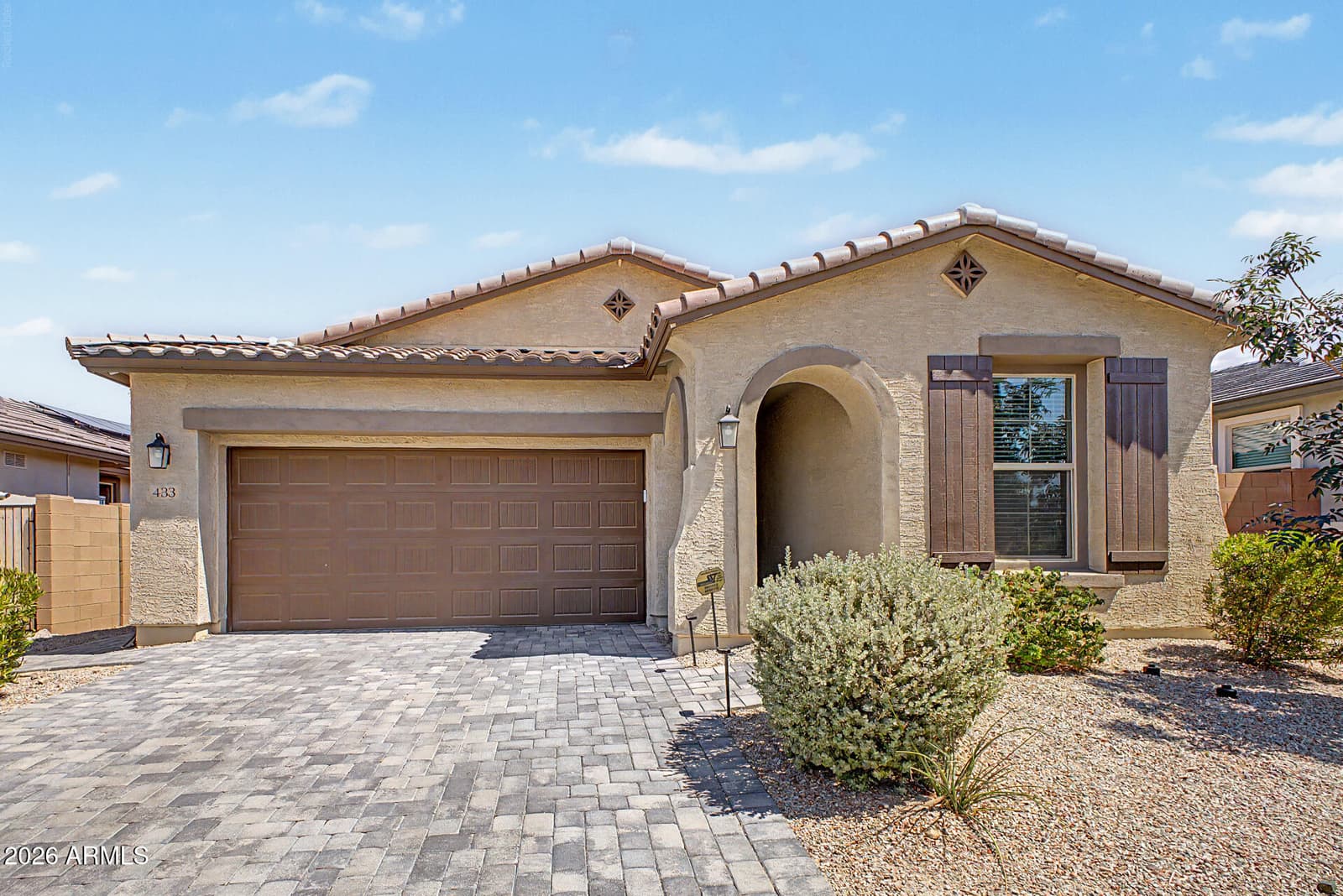 433 E SPIRIT Trail, Phoenix, AZ 85042 — photo 2 of 33