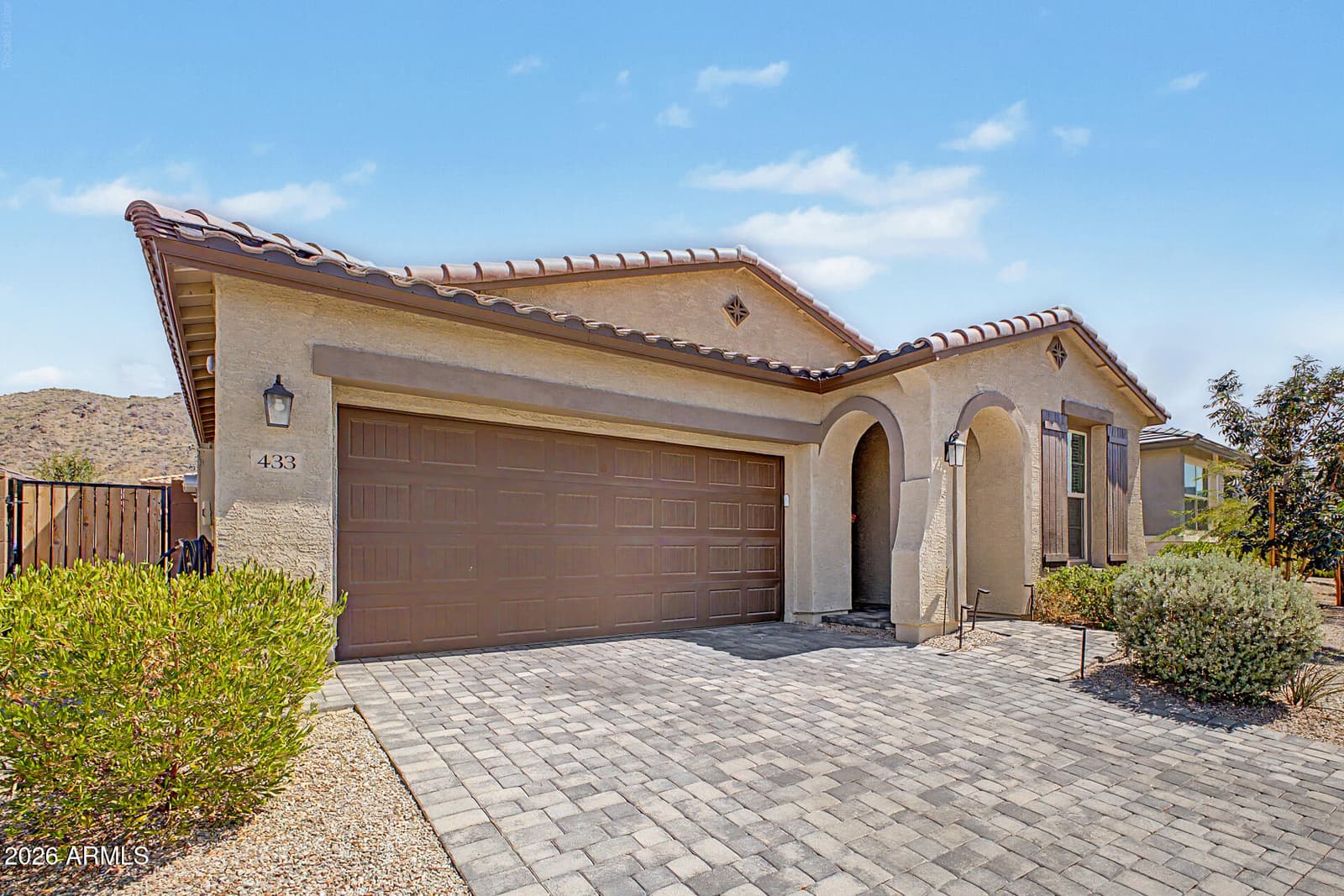 433 E SPIRIT Trail, Phoenix, AZ 85042 — photo 4 of 33