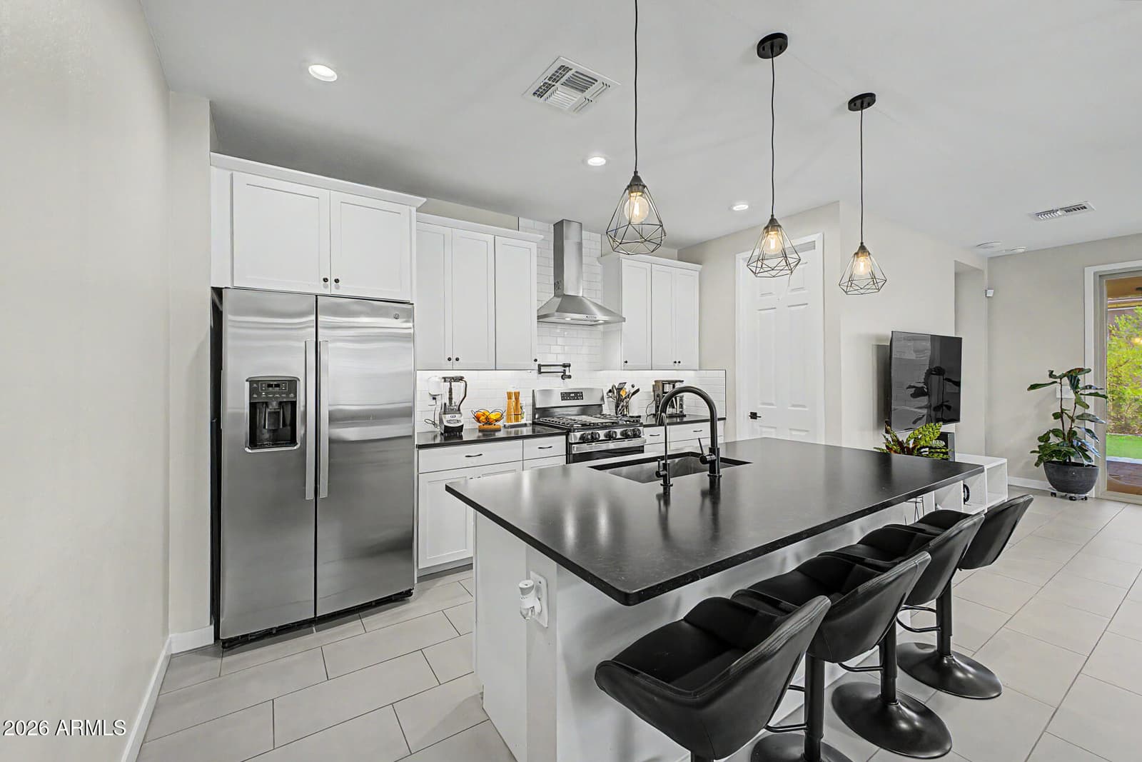 433 E SPIRIT Trail, Phoenix, AZ 85042 — photo 13 of 33