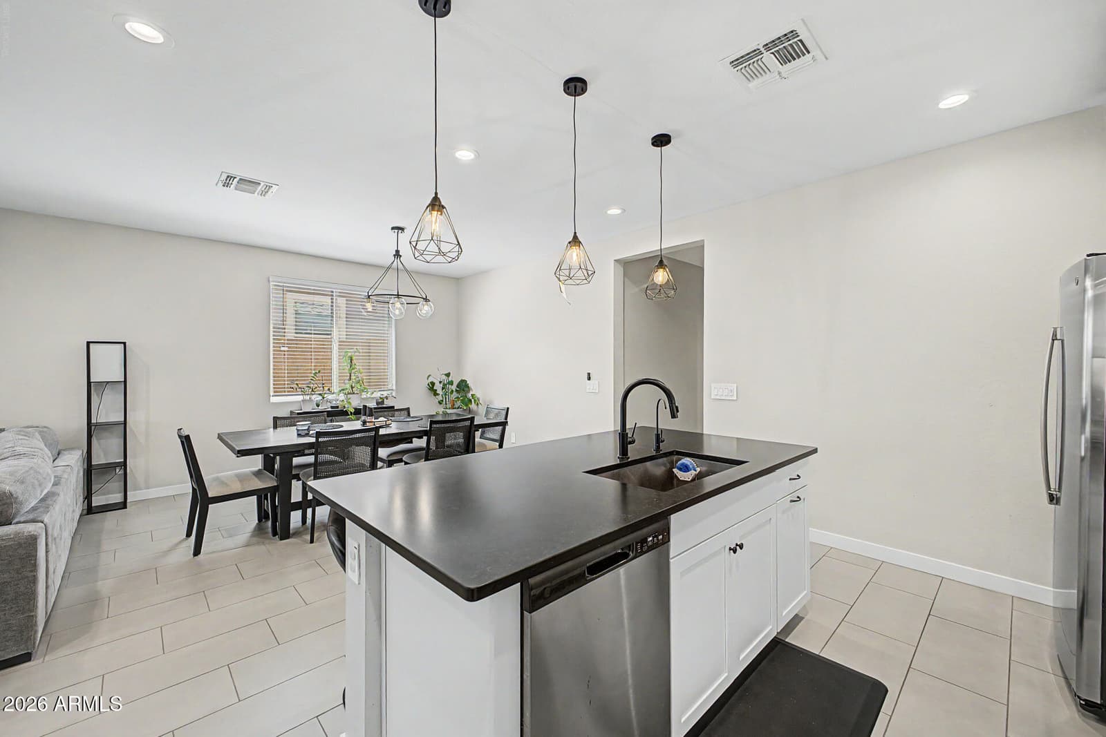 433 E SPIRIT Trail, Phoenix, AZ 85042 — photo 16 of 33