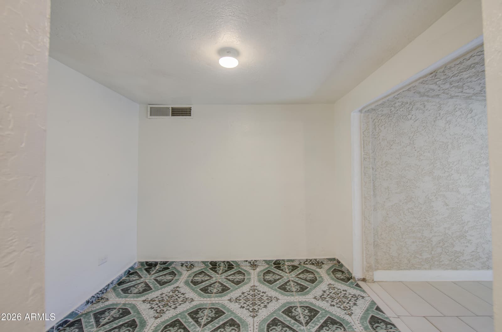 3204 W MONTE VISTA Road, Phoenix, AZ 85009 — photo 11 of 42