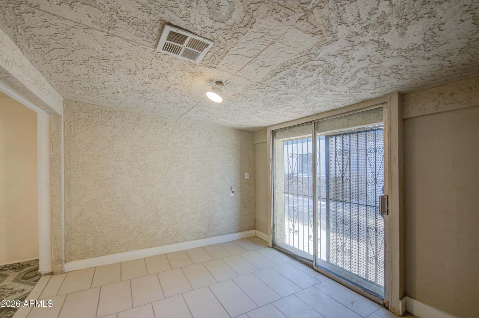 3204 W MONTE VISTA Road, Phoenix, AZ 85009 — photo 12 of 42