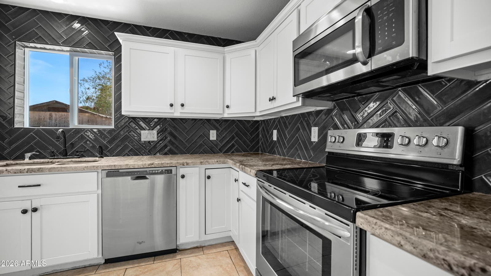 8807 W CATALINA Drive, Phoenix, AZ 85037 — photo 11 of 30