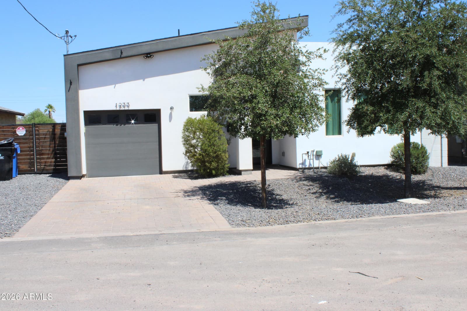 1233 S 15TH Drive, Phoenix, AZ 85007 — photo 2 of 25
