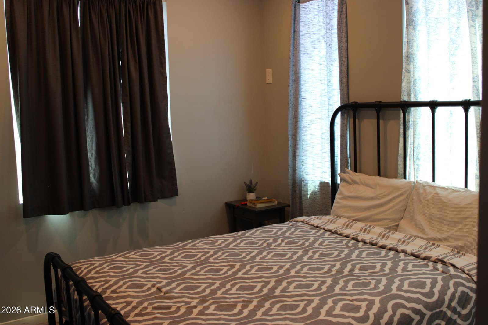 1233 S 15TH Drive, Phoenix, AZ 85007 — photo 4 of 25