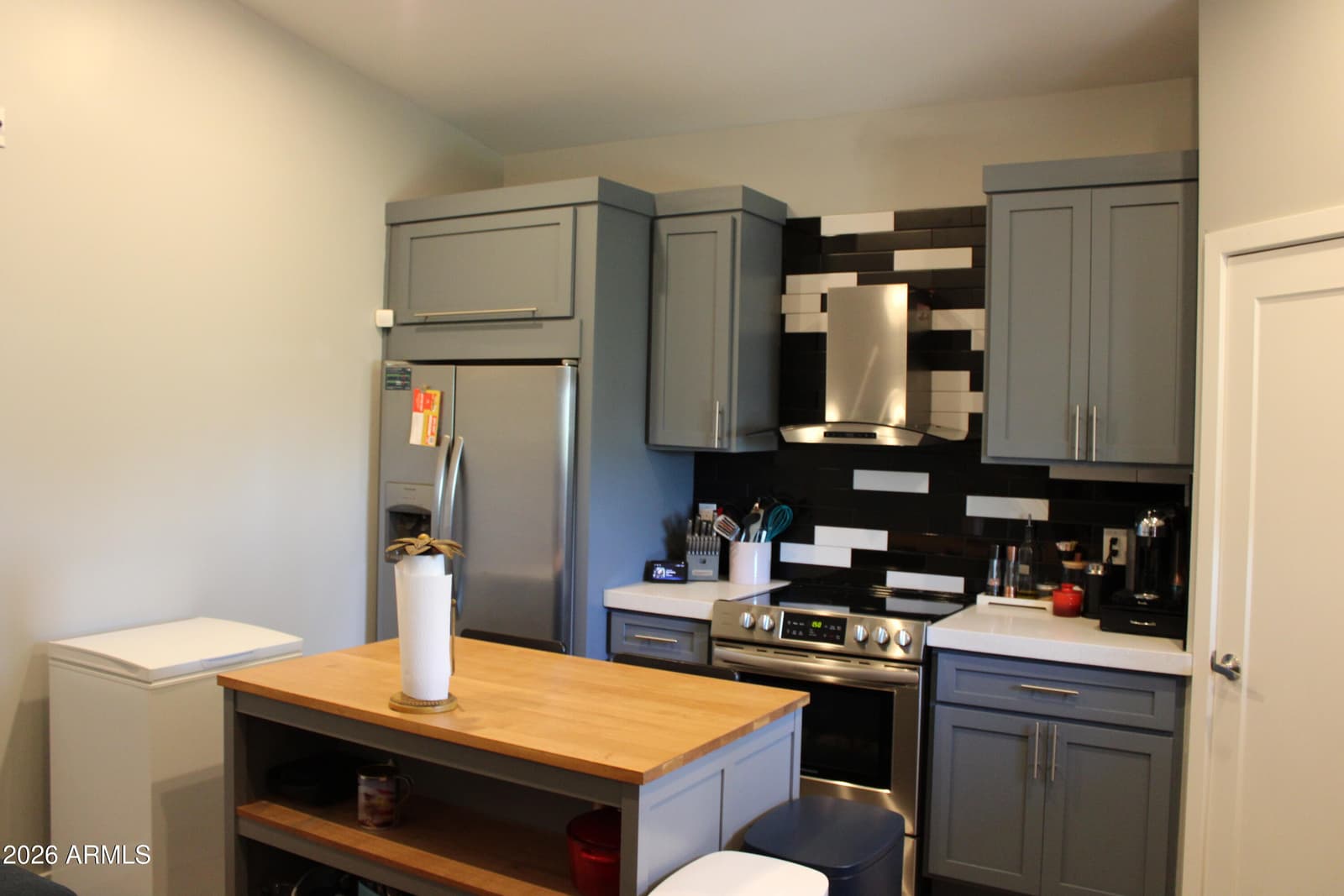 1233 S 15TH Drive, Phoenix, AZ 85007 — photo 11 of 25