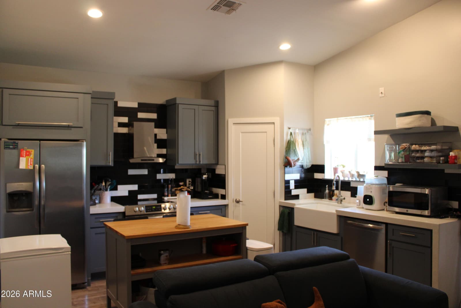 1233 S 15TH Drive, Phoenix, AZ 85007 — photo 12 of 25