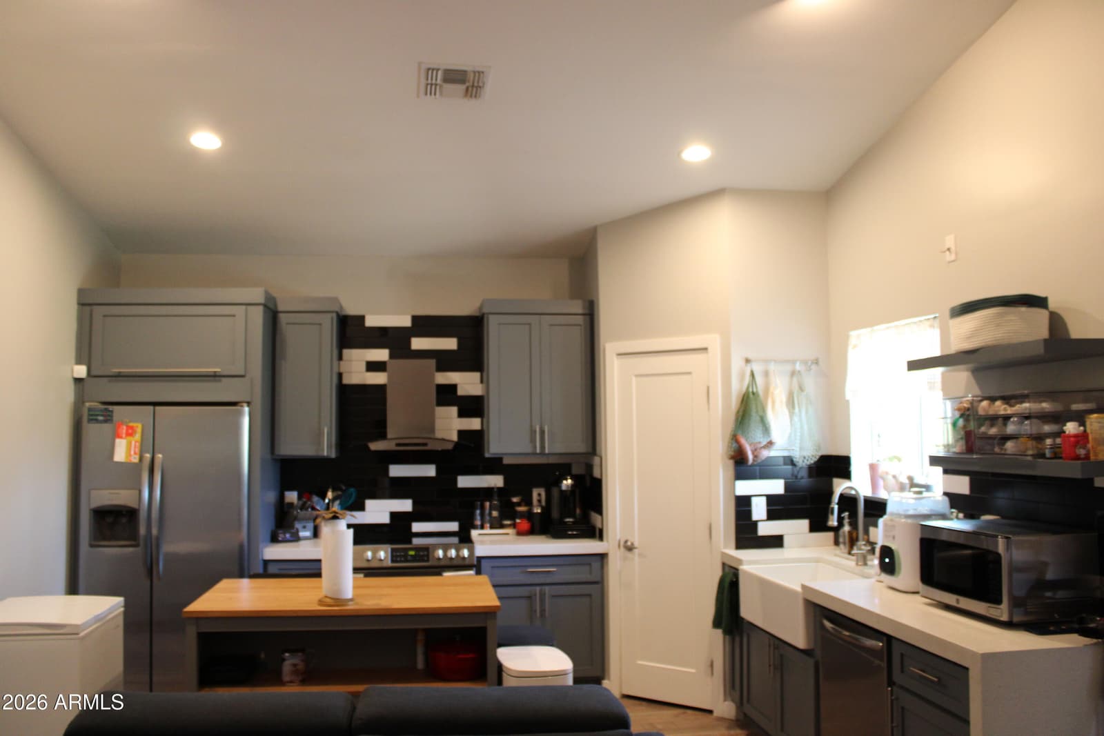 1233 S 15TH Drive, Phoenix, AZ 85007 — photo 13 of 25
