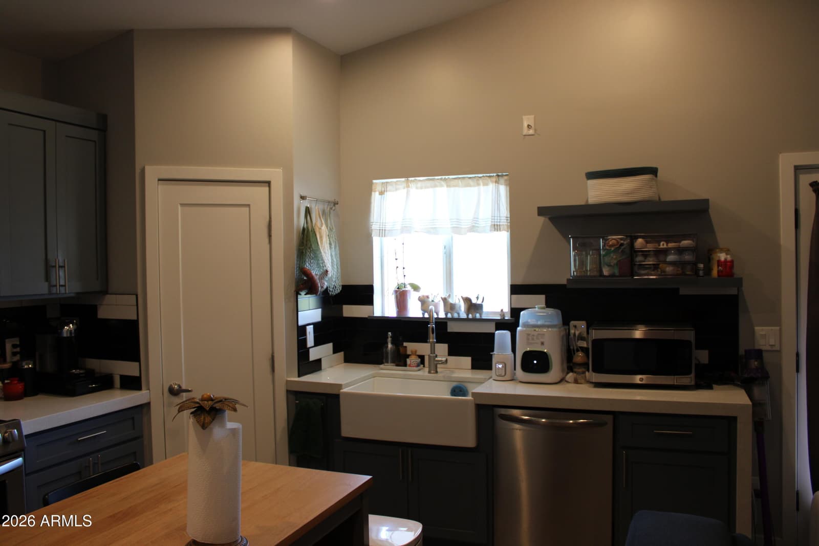 1233 S 15TH Drive, Phoenix, AZ 85007 — photo 14 of 25