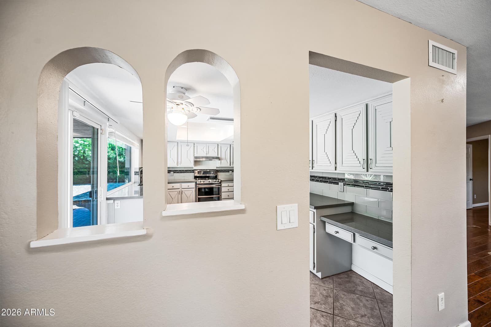 324 W WILLOW Avenue, Phoenix, AZ 85029 — photo 12 of 42