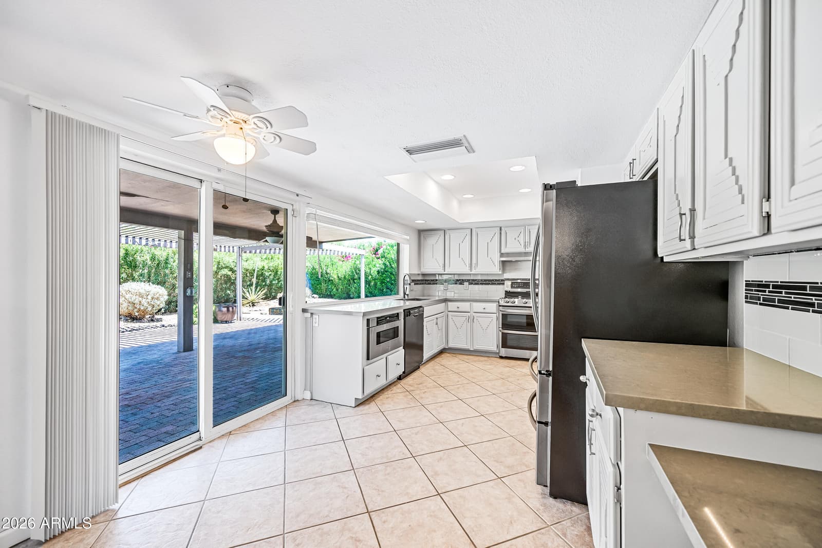 324 W WILLOW Avenue, Phoenix, AZ 85029 — photo 13 of 42