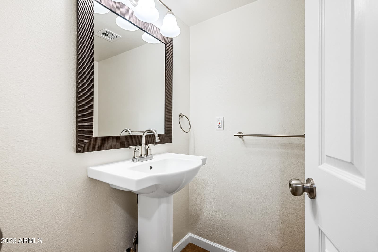 324 W WILLOW Avenue, Phoenix, AZ 85029 — photo 33 of 42