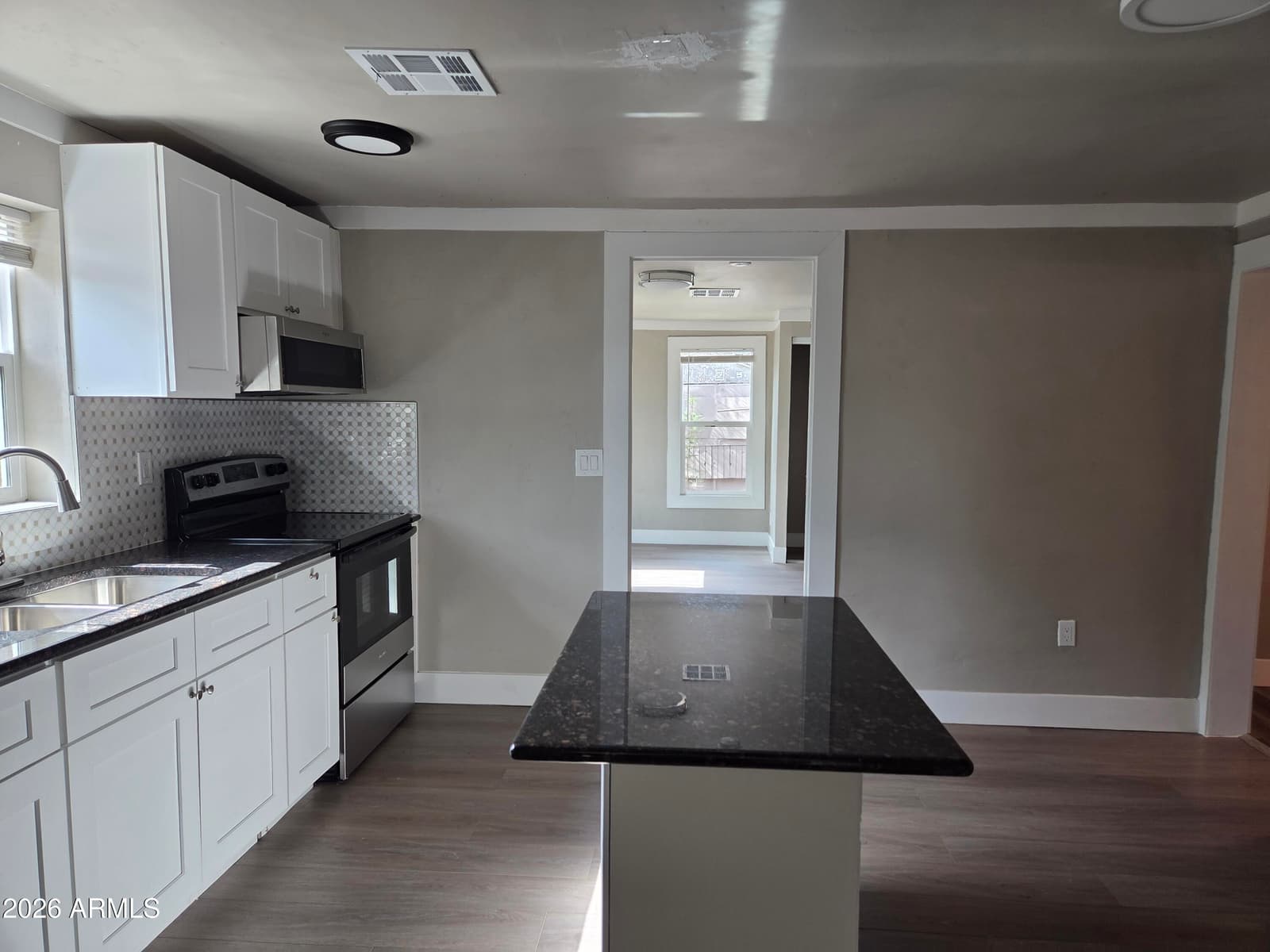 2148 W TONTO Street, Phoenix, AZ 85009 — photo 7 of 15