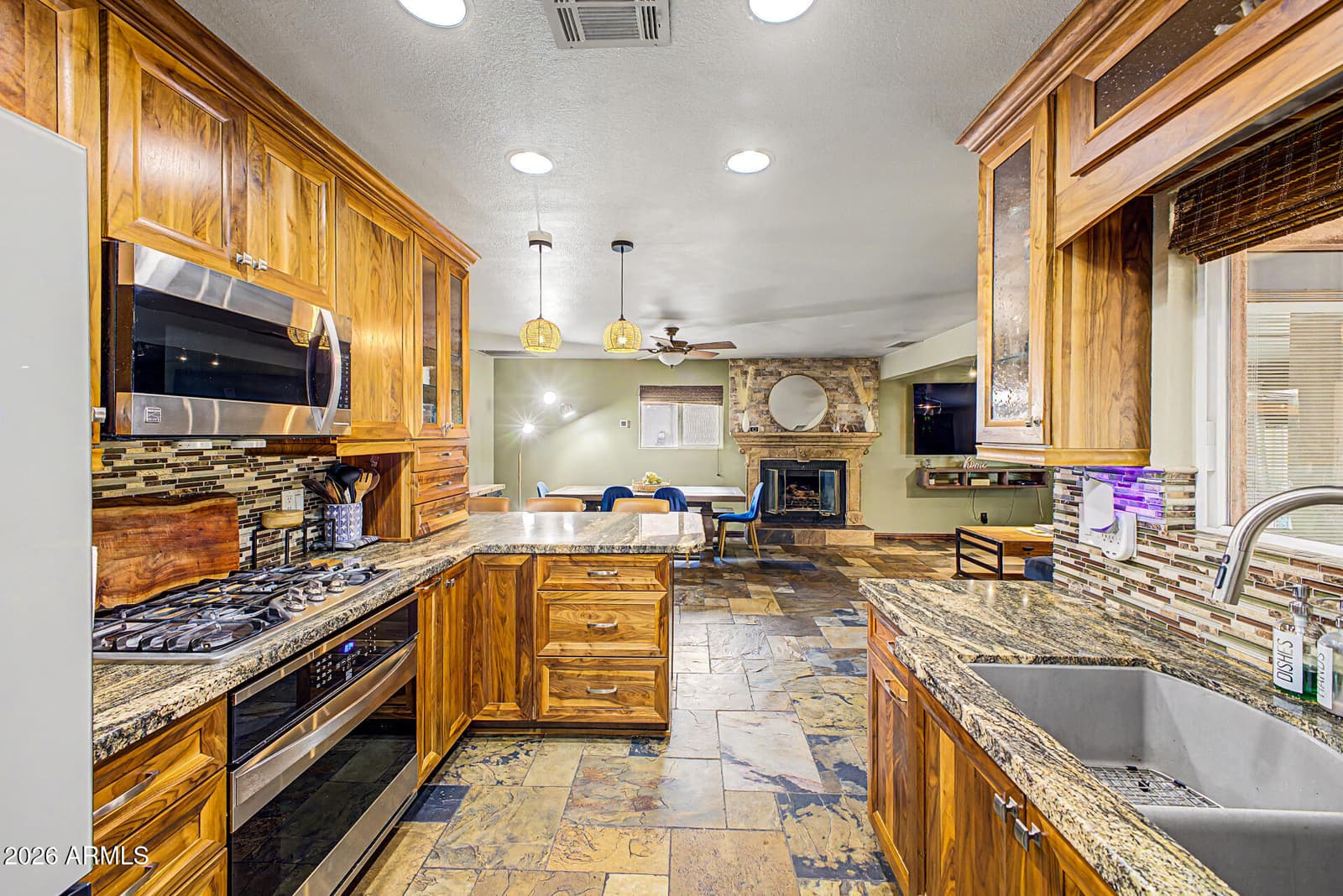 3228 W SUNNYSIDE Avenue, Phoenix, AZ 85029 — photo 15 of 37