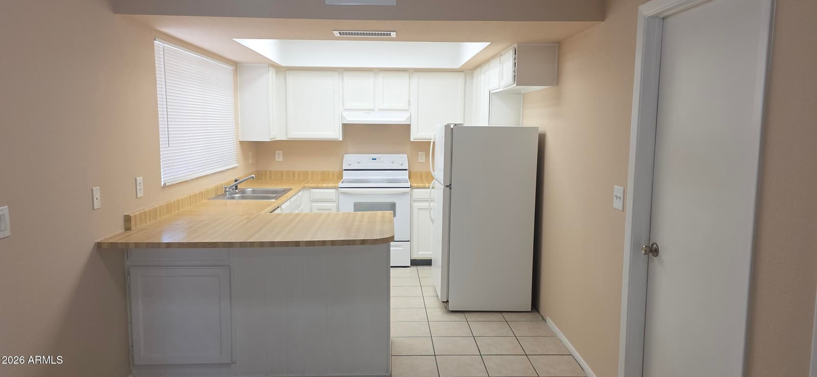 7540 W TURNEY Avenue, Phoenix, AZ 85033 — photo 7 of 47