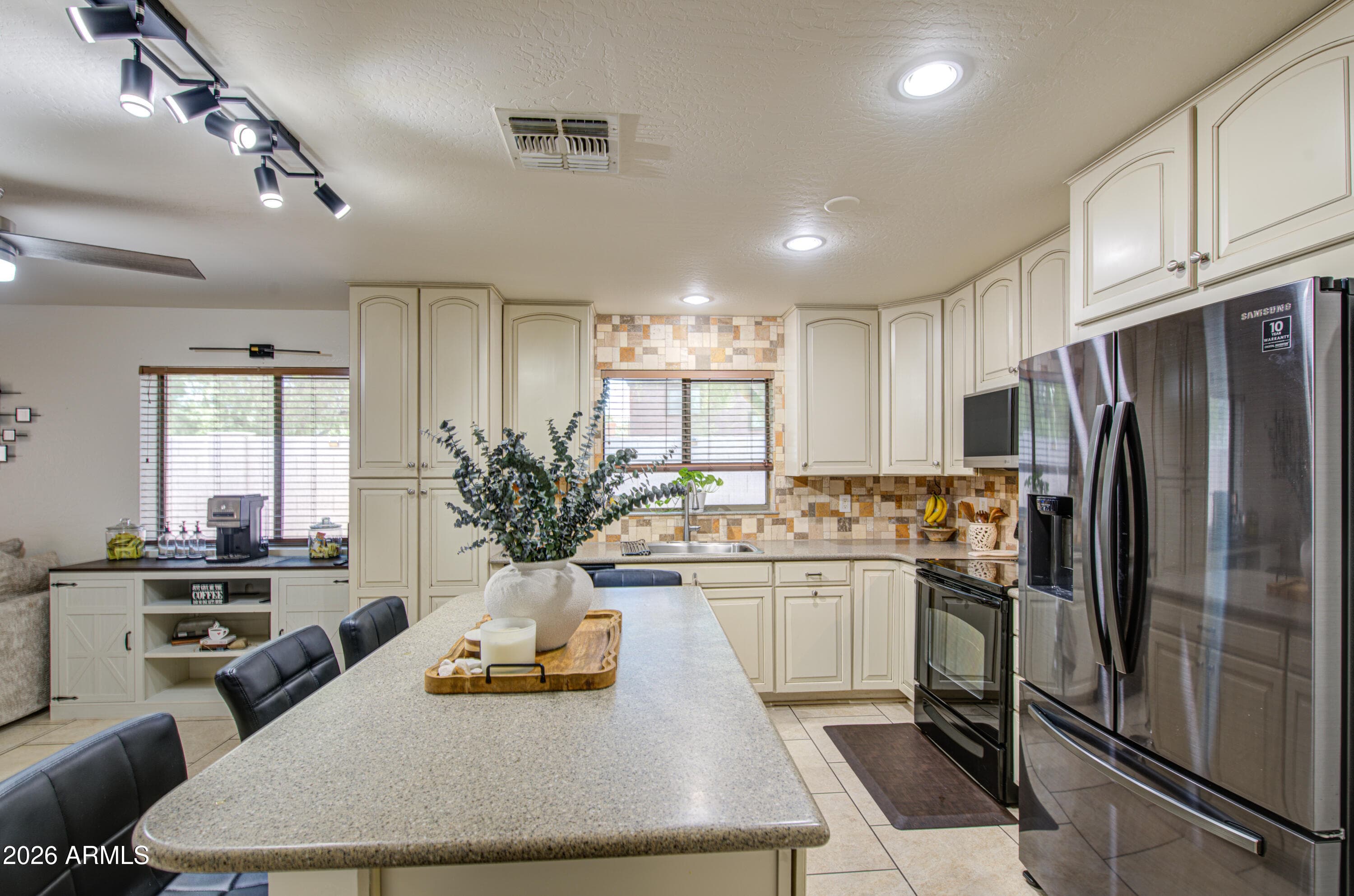 349 W SETTLERS Trail, Casa Grande, AZ 85122 — photo 4 of 36