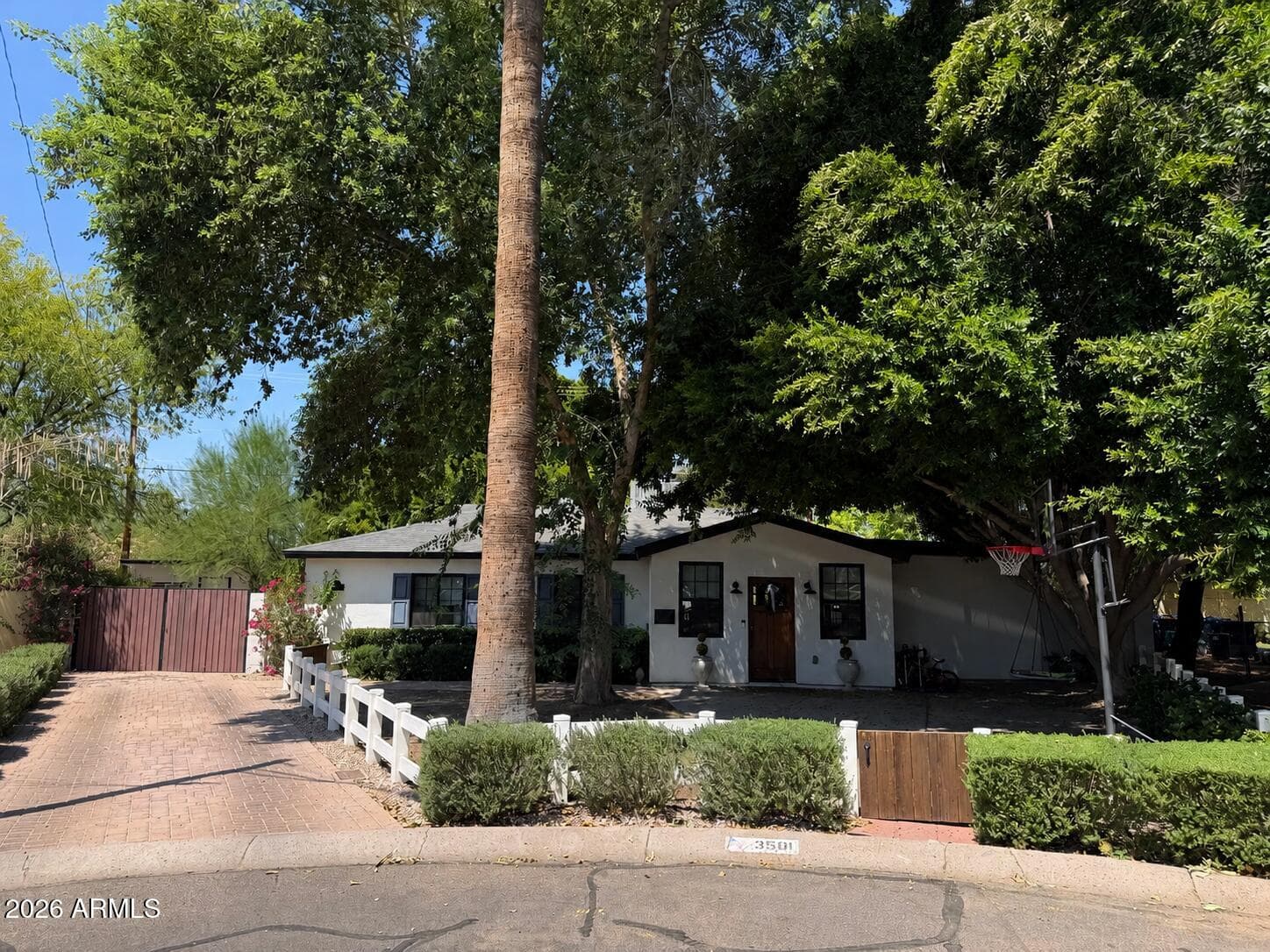 3501 E PICCADILLY Road, Phoenix, AZ 85018 — photo 2 of 13