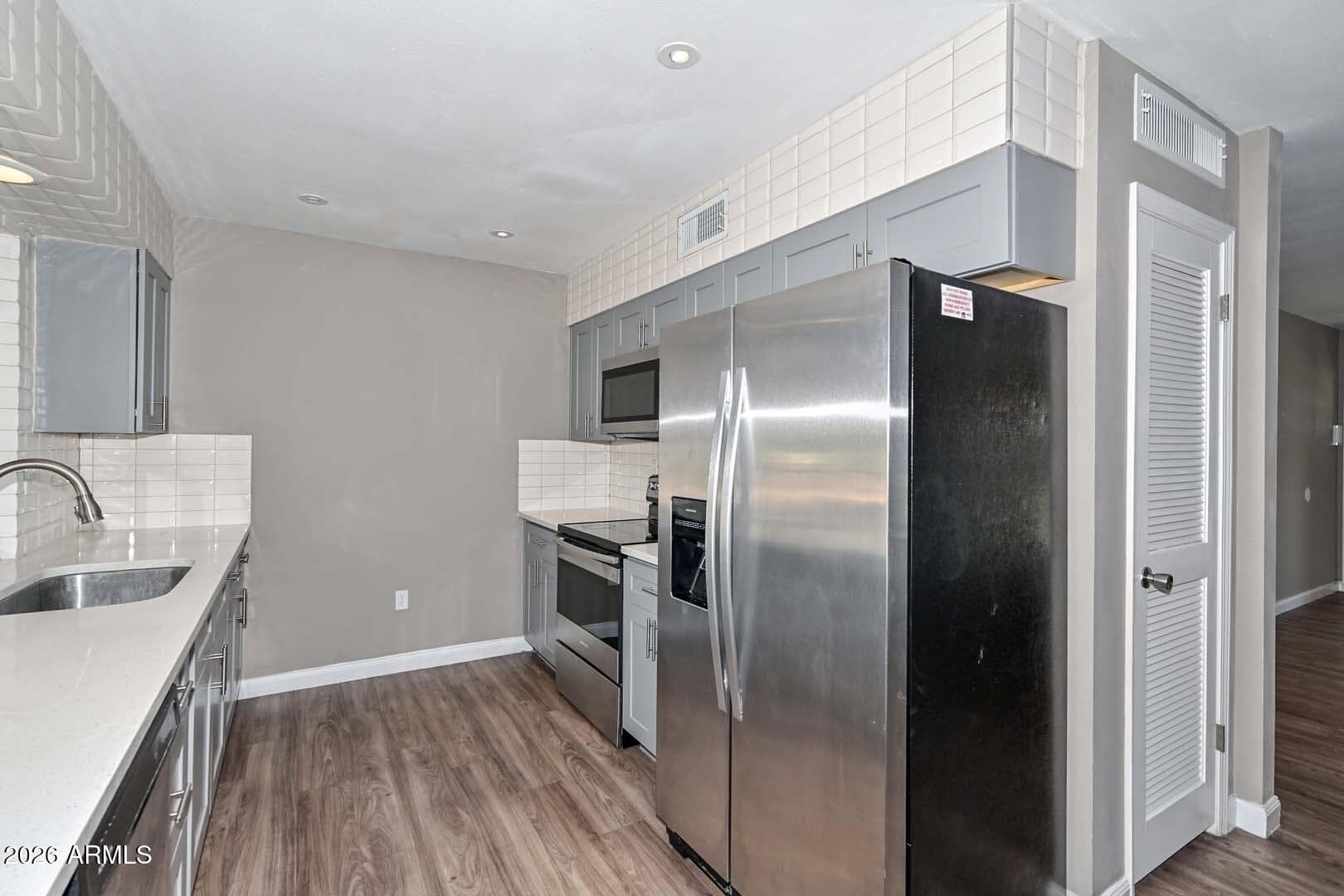9301 W GLEN OAKS Circle N, Sun City, AZ 85351 — photo 7 of 40