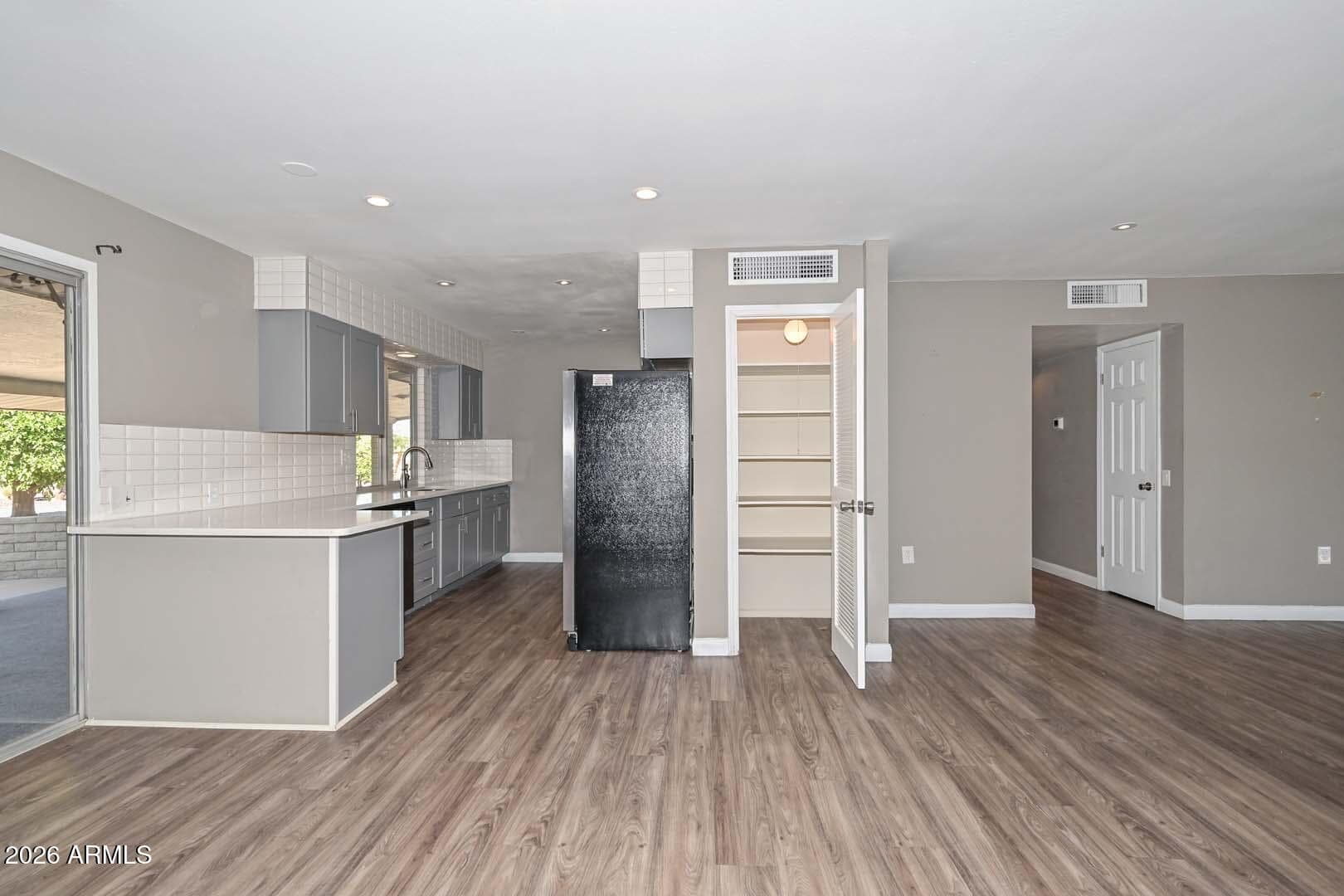 9301 W GLEN OAKS Circle N, Sun City, AZ 85351 — photo 10 of 40