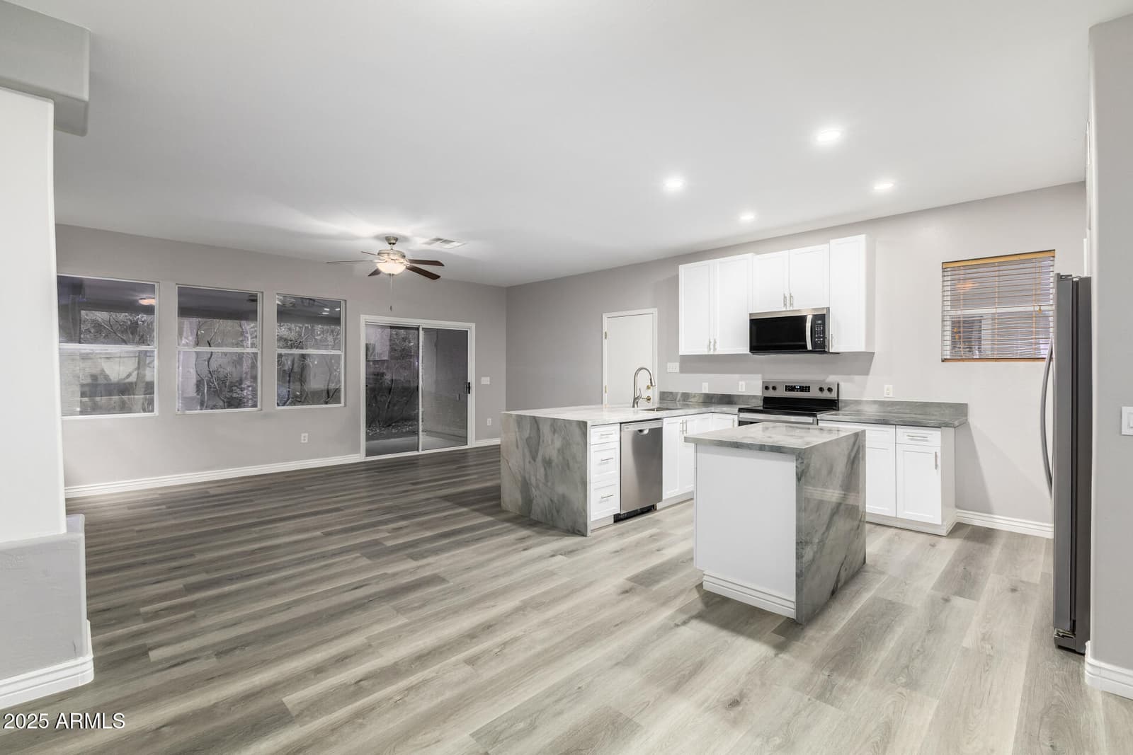 3006 W FERRUCCIO Place, Phoenix, AZ 85086 — photo 11 of 29
