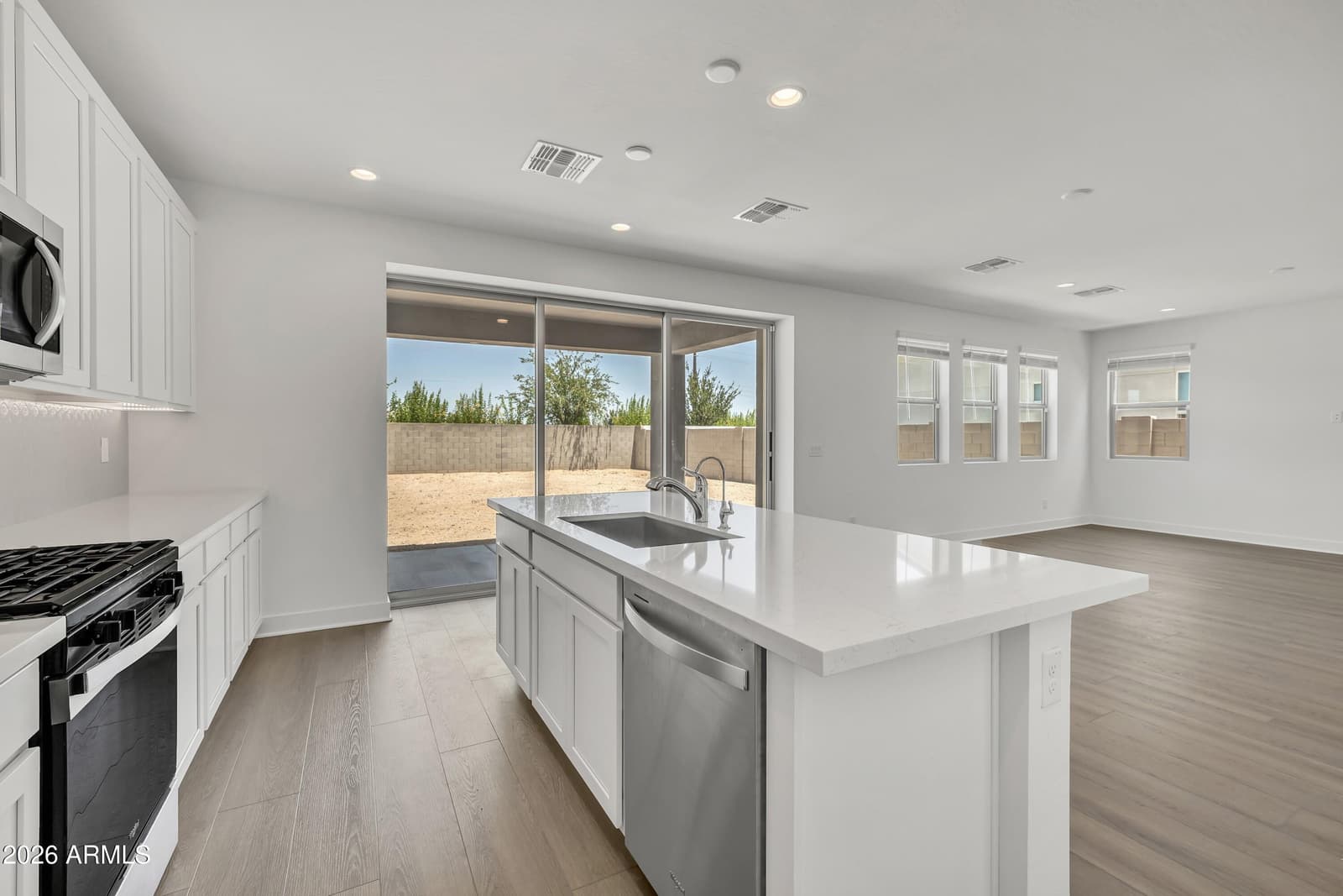 3298 W Garnet Street, San Tan Valley, AZ 85144 — photo 16 of 77