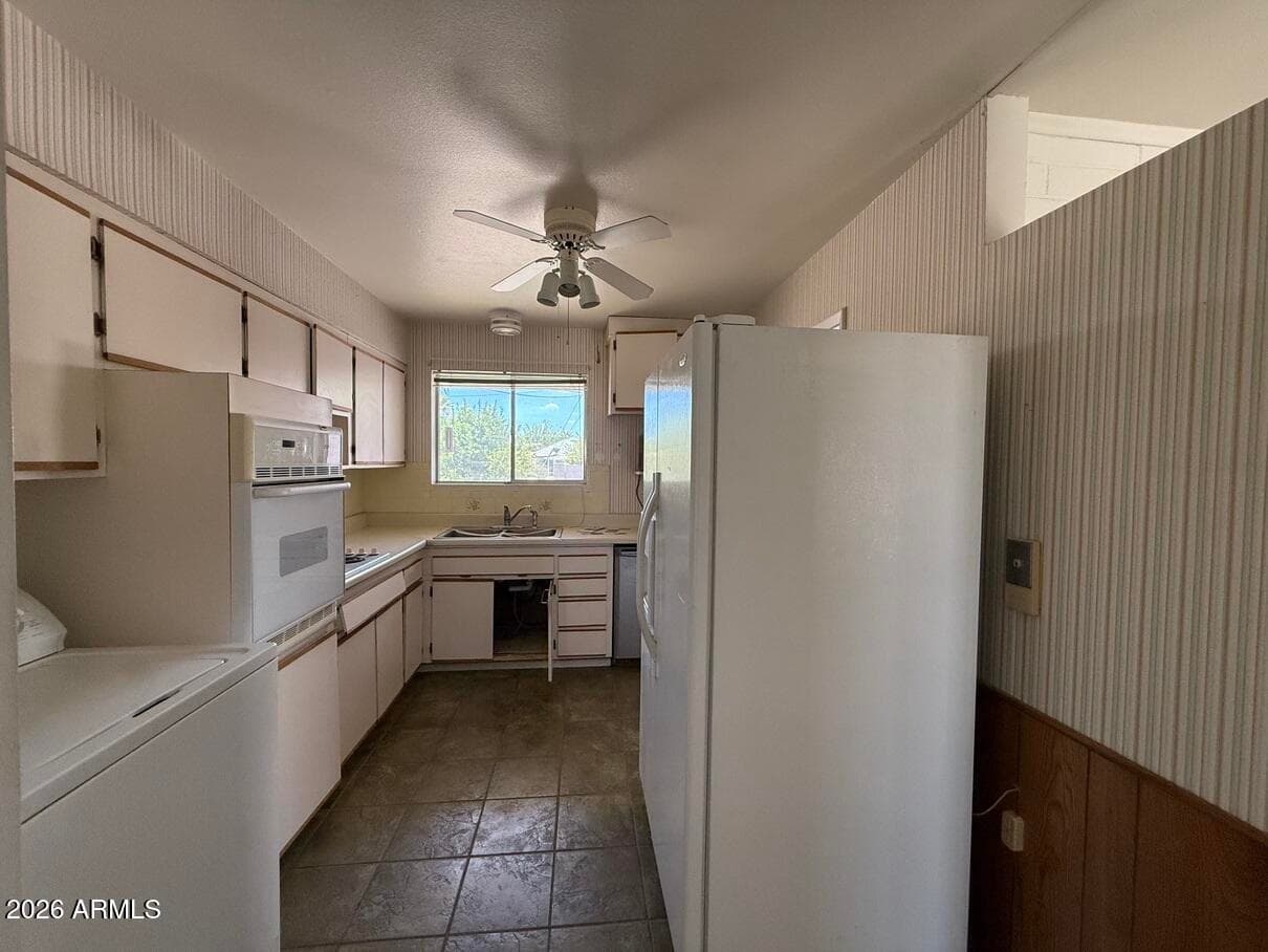 11007 W Florida Avenue, Sun City, AZ 85351 — photo 9 of 38
