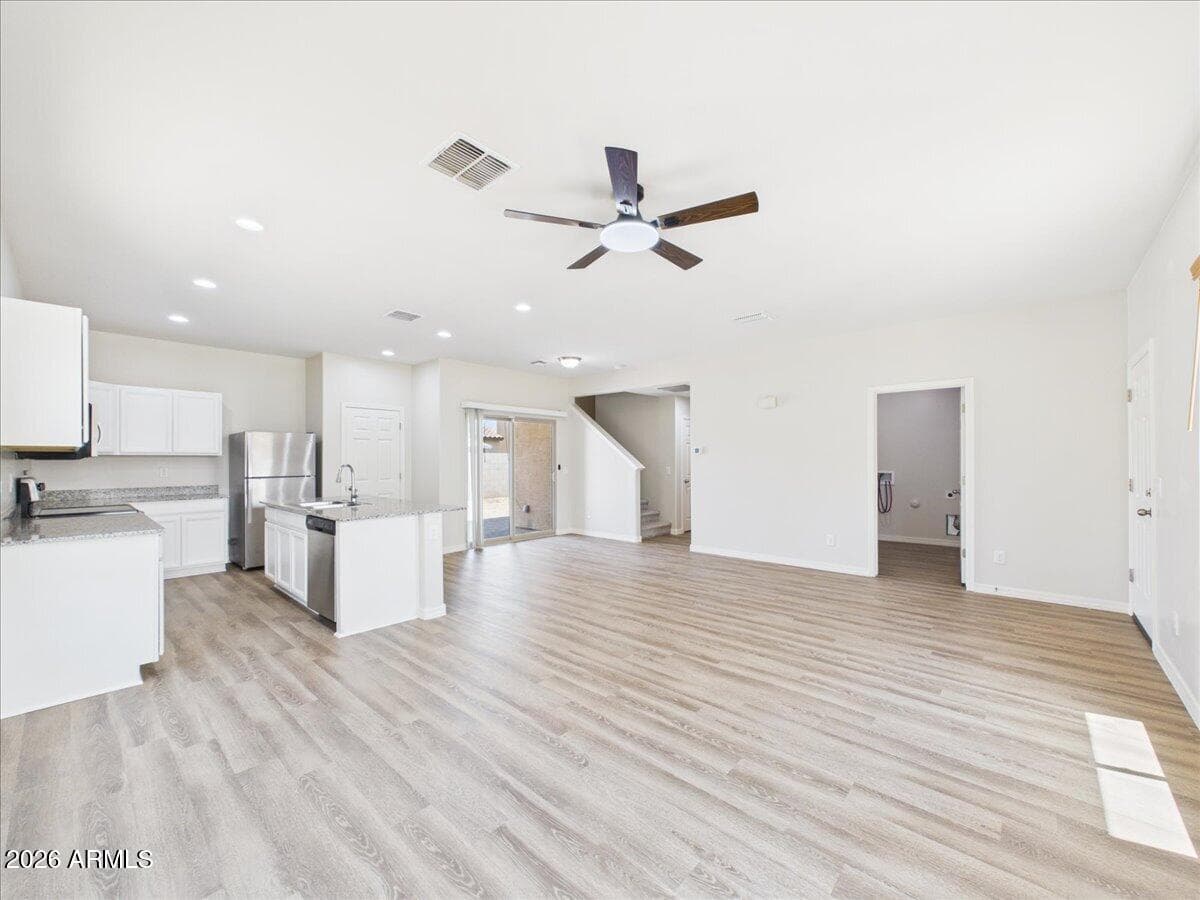 810 W Raymond Street, Coolidge, AZ 85128 — photo 5 of 37