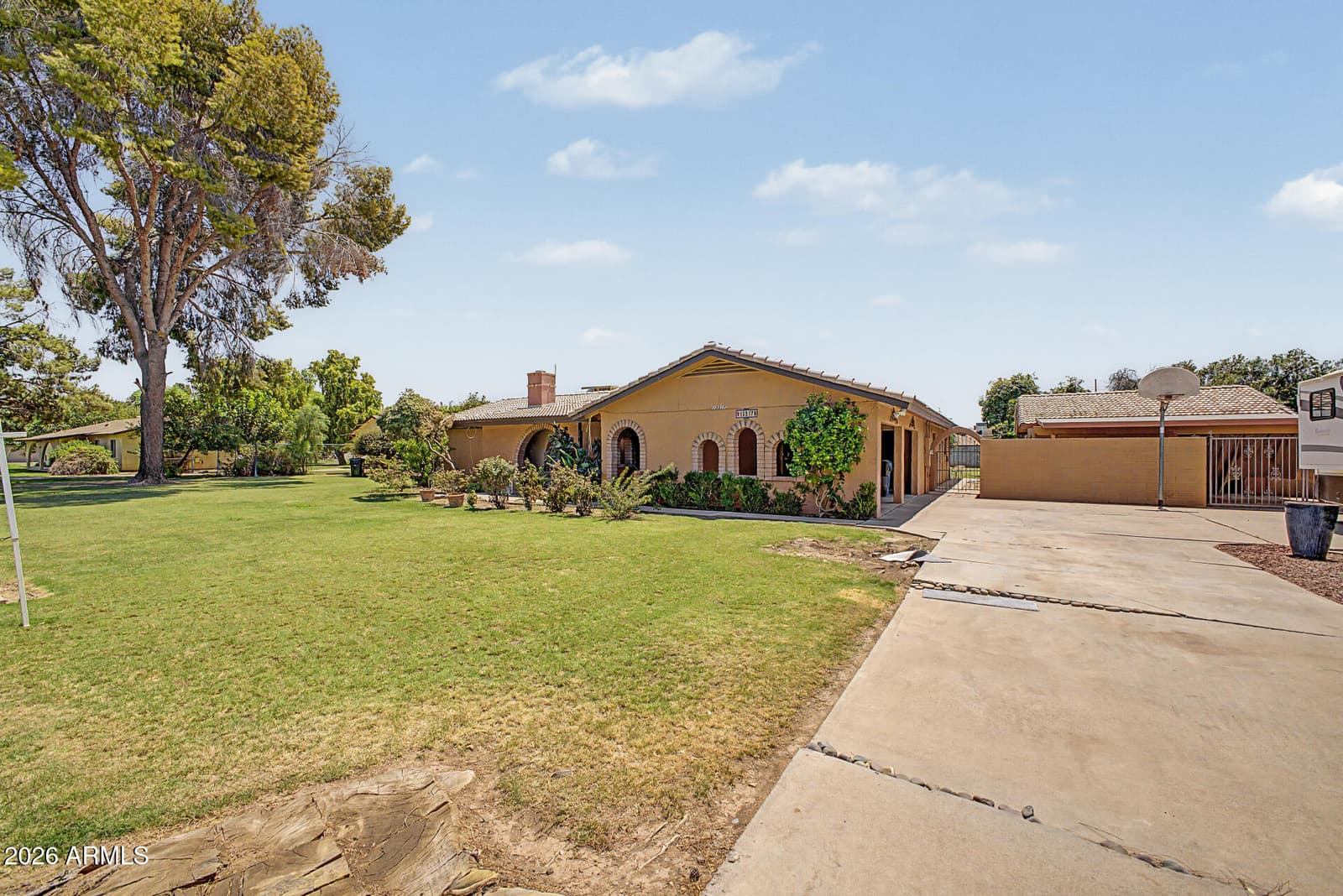 10517 W Catalina Drive, Avondale, AZ 85392 — photo 6 of 53