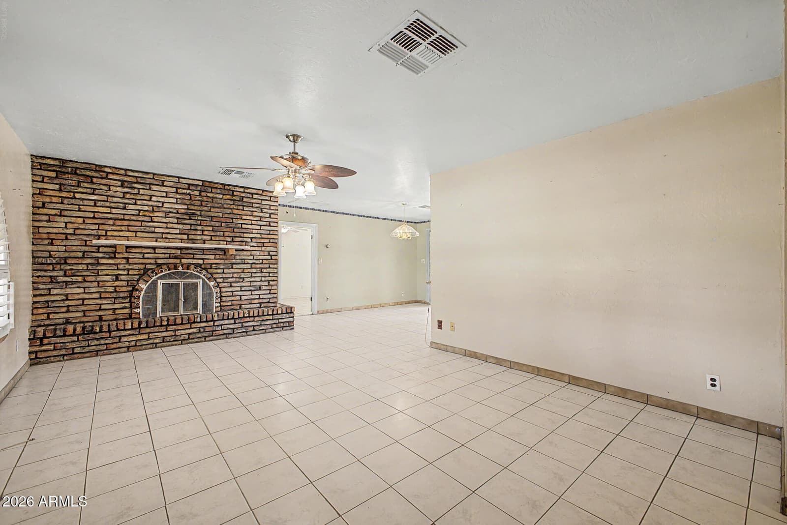 10517 W Catalina Drive, Avondale, AZ 85392 — photo 7 of 53