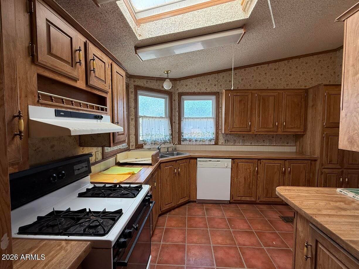 637 S Arnold Way, Coolidge, AZ 85128 — photo 10 of 48