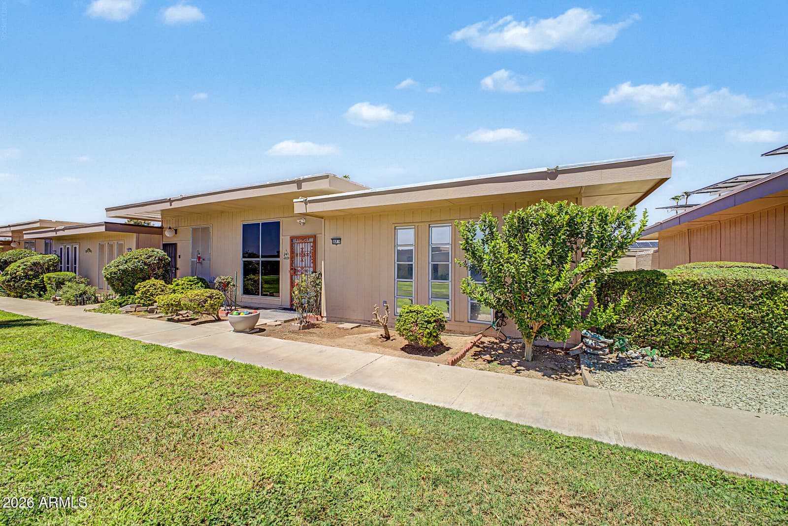 10060 W Royal Oak Road N, Sun City, AZ 85351 — photo 2 of 31