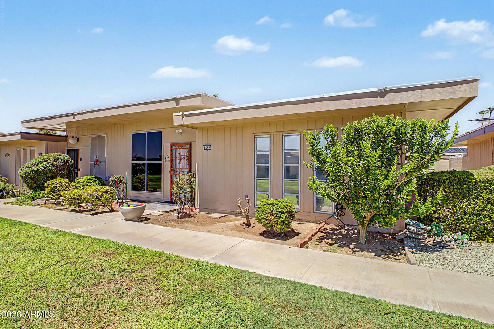 10060 W Royal Oak Road N, Sun City, AZ 85351 — photo 3 of 31