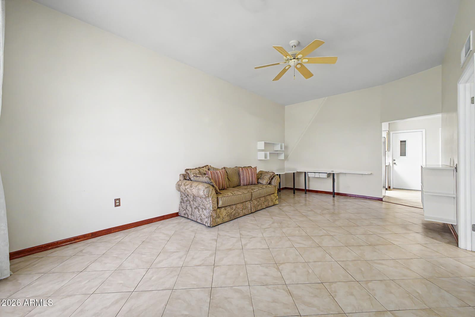 10060 W Royal Oak Road N, Sun City, AZ 85351 — photo 7 of 31