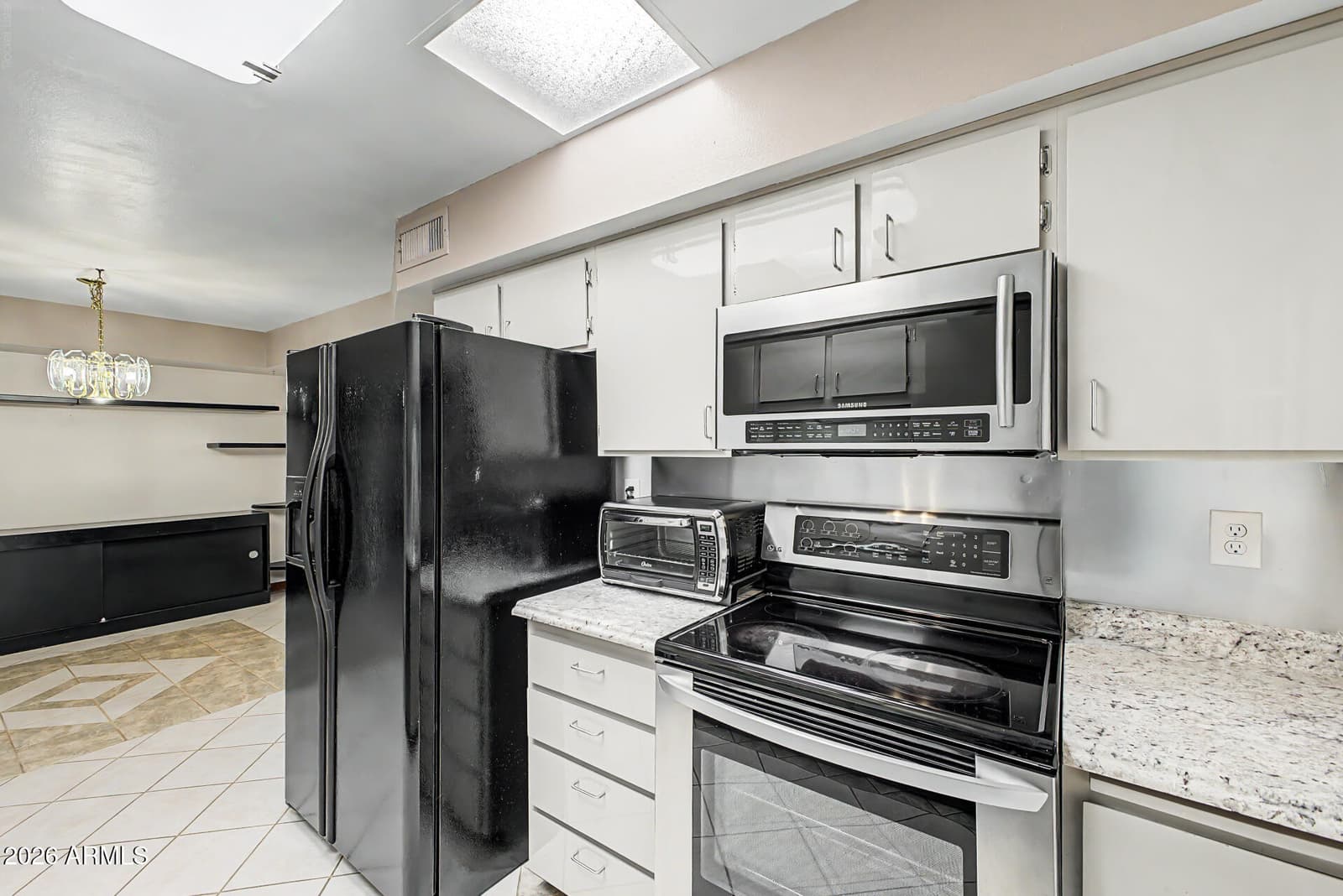 10060 W Royal Oak Road N, Sun City, AZ 85351 — photo 14 of 31