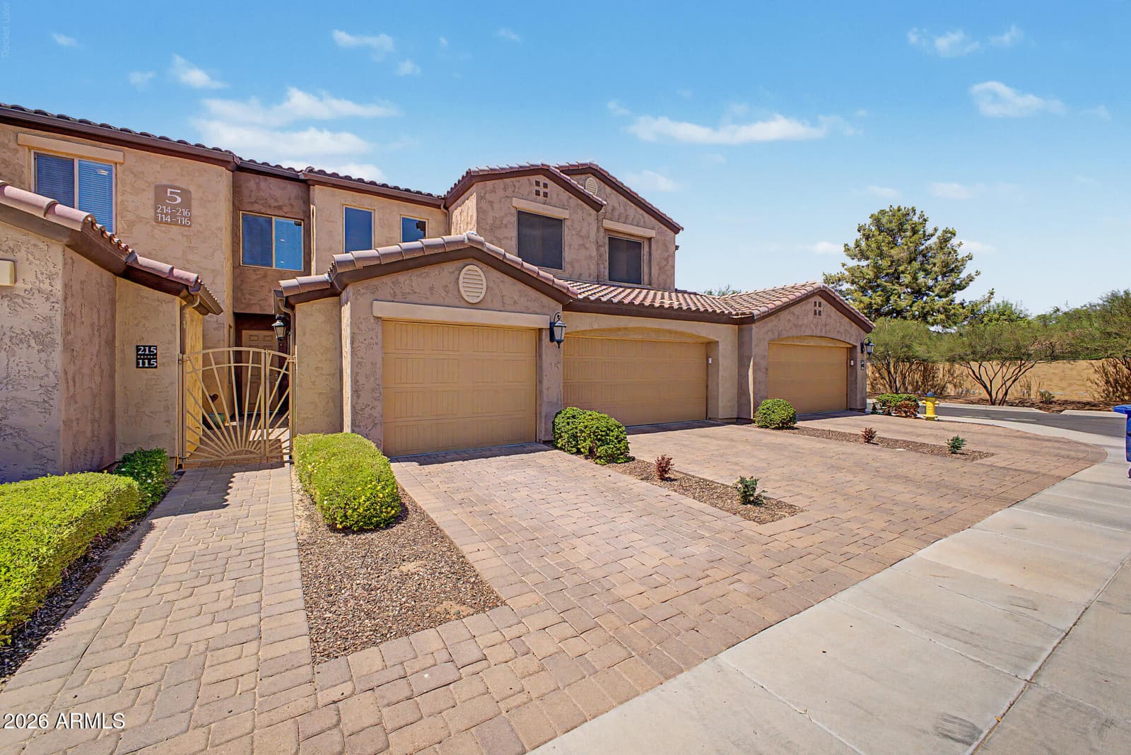 250 W QUEEN CREEK Road 215, Chandler, AZ 85248