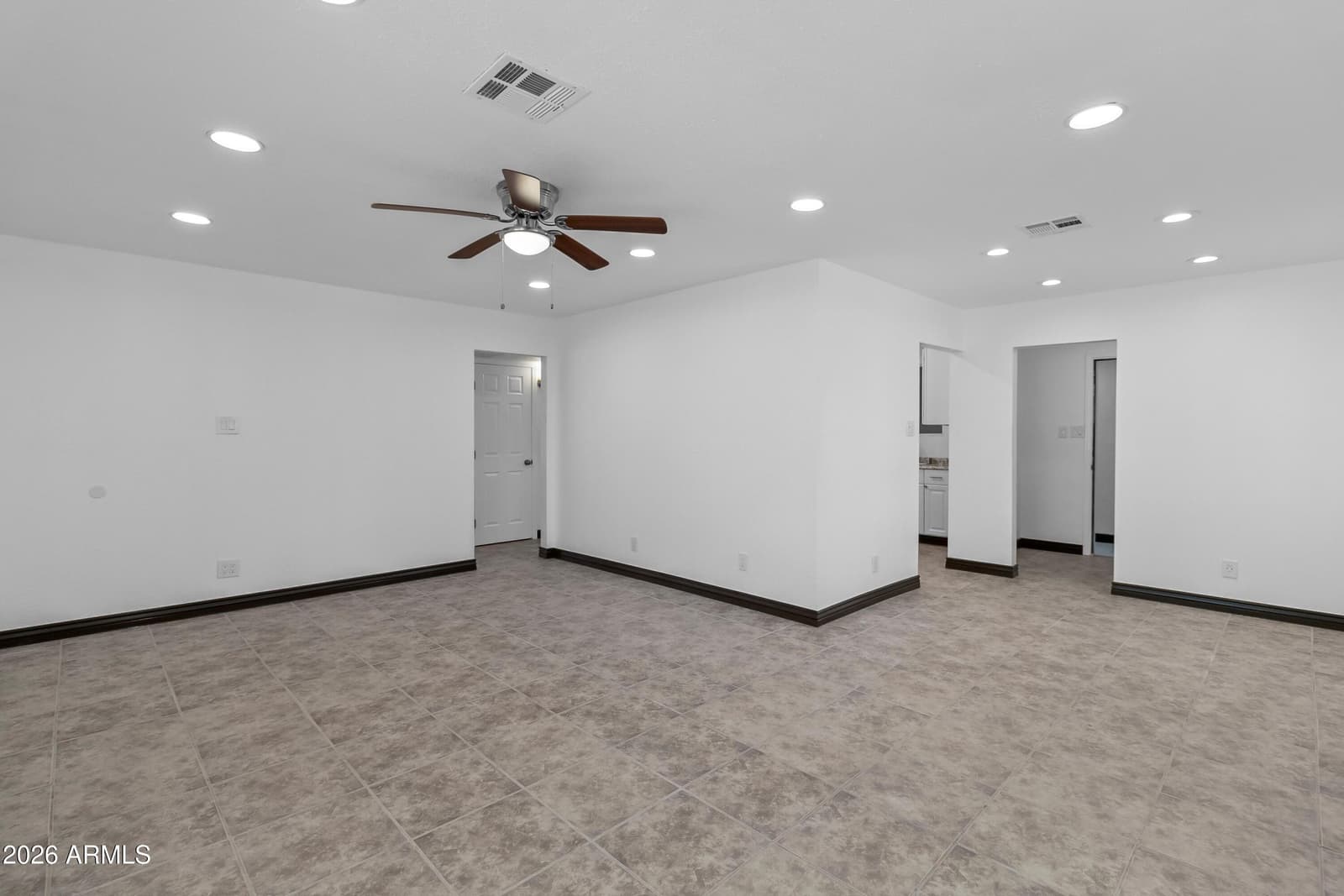 4301 N 15th Drive, Phoenix, AZ 85015 — photo 8 of 29