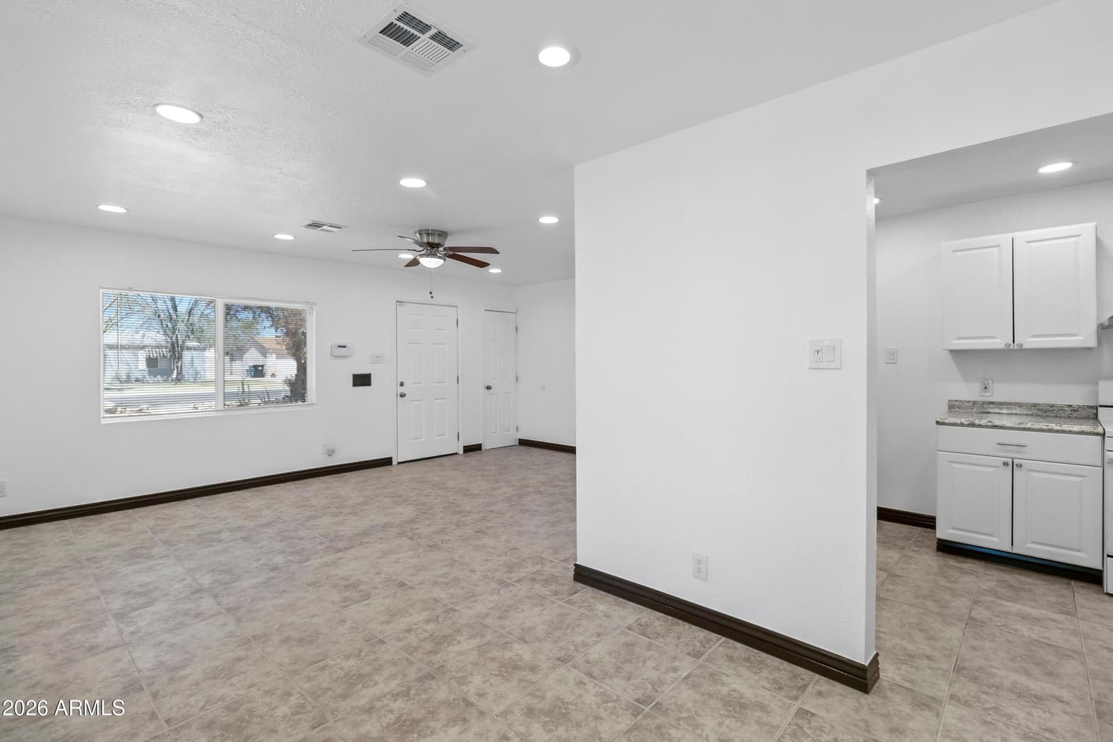 4301 N 15th Drive, Phoenix, AZ 85015 — photo 10 of 29