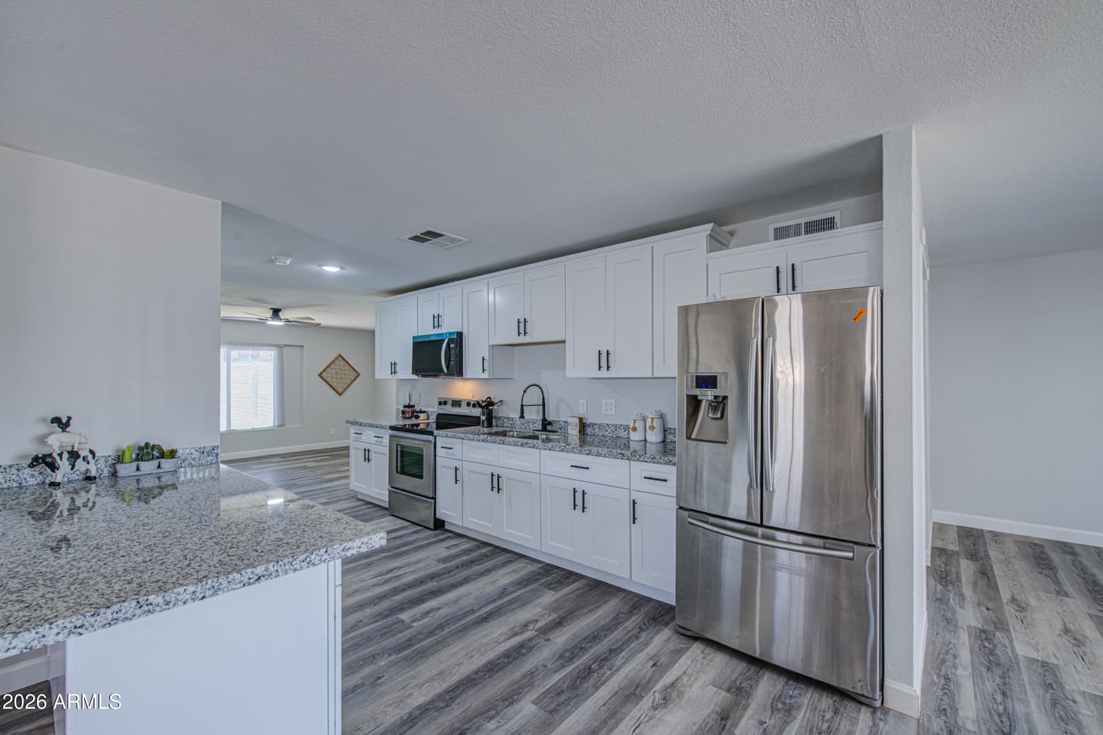 6853 N 36th Drive, Phoenix, AZ 85019 — photo 10 of 44