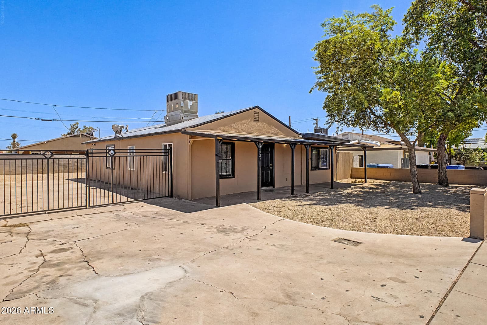 1621 N 37th Drive, Phoenix, AZ 85009 — photo 8 of 32