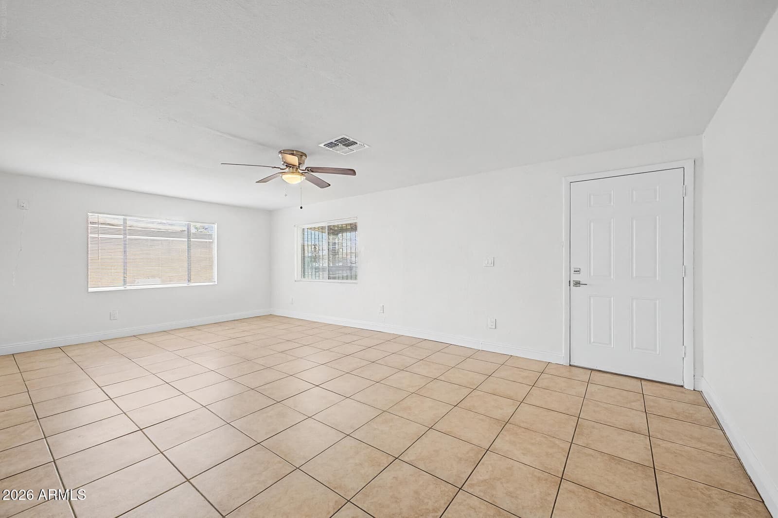 1621 N 37th Drive, Phoenix, AZ 85009 — photo 10 of 32
