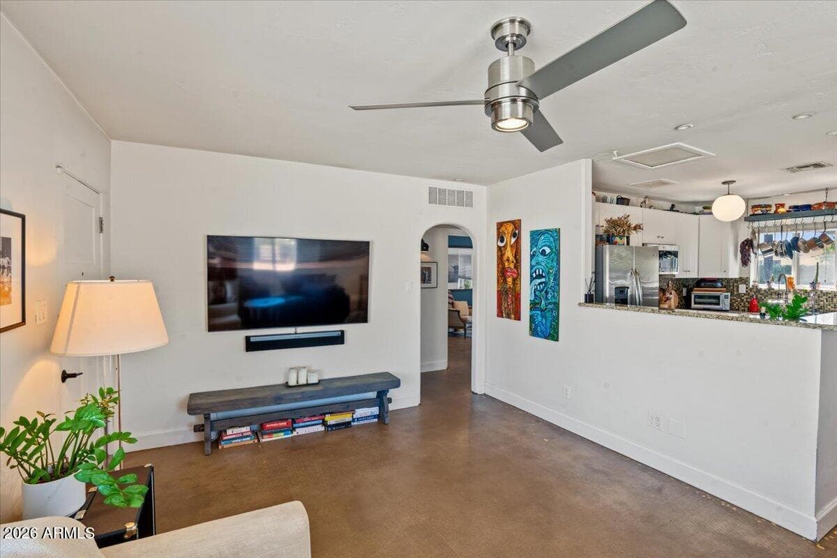 4446 N 33rd Place, Phoenix, AZ 85018 — photo 7 of 49