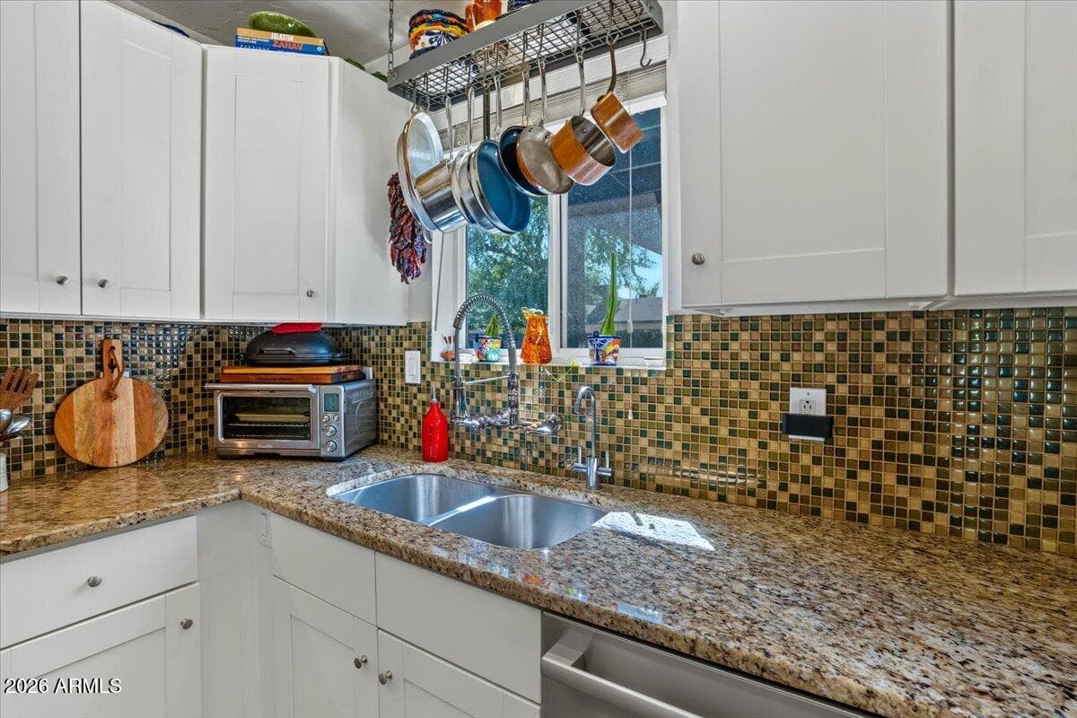 4446 N 33rd Place, Phoenix, AZ 85018 — photo 12 of 49