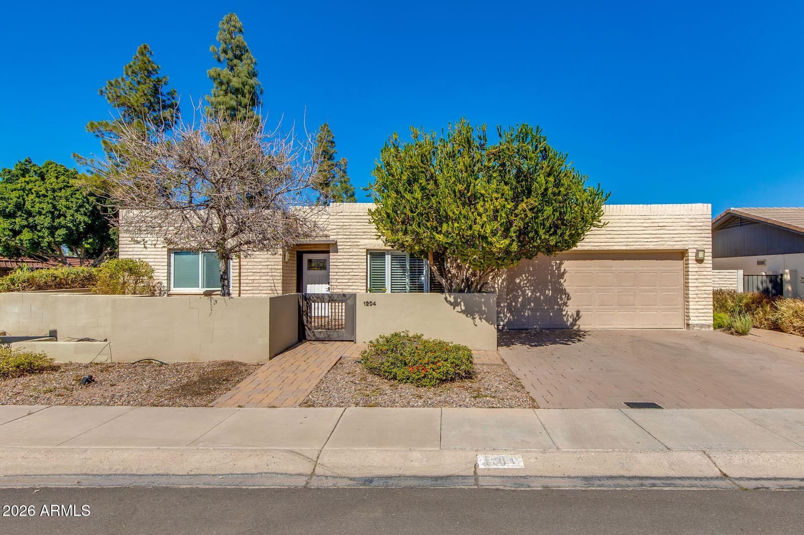 1204 E STEAMBOAT BEND Drive, Tempe, AZ 85283