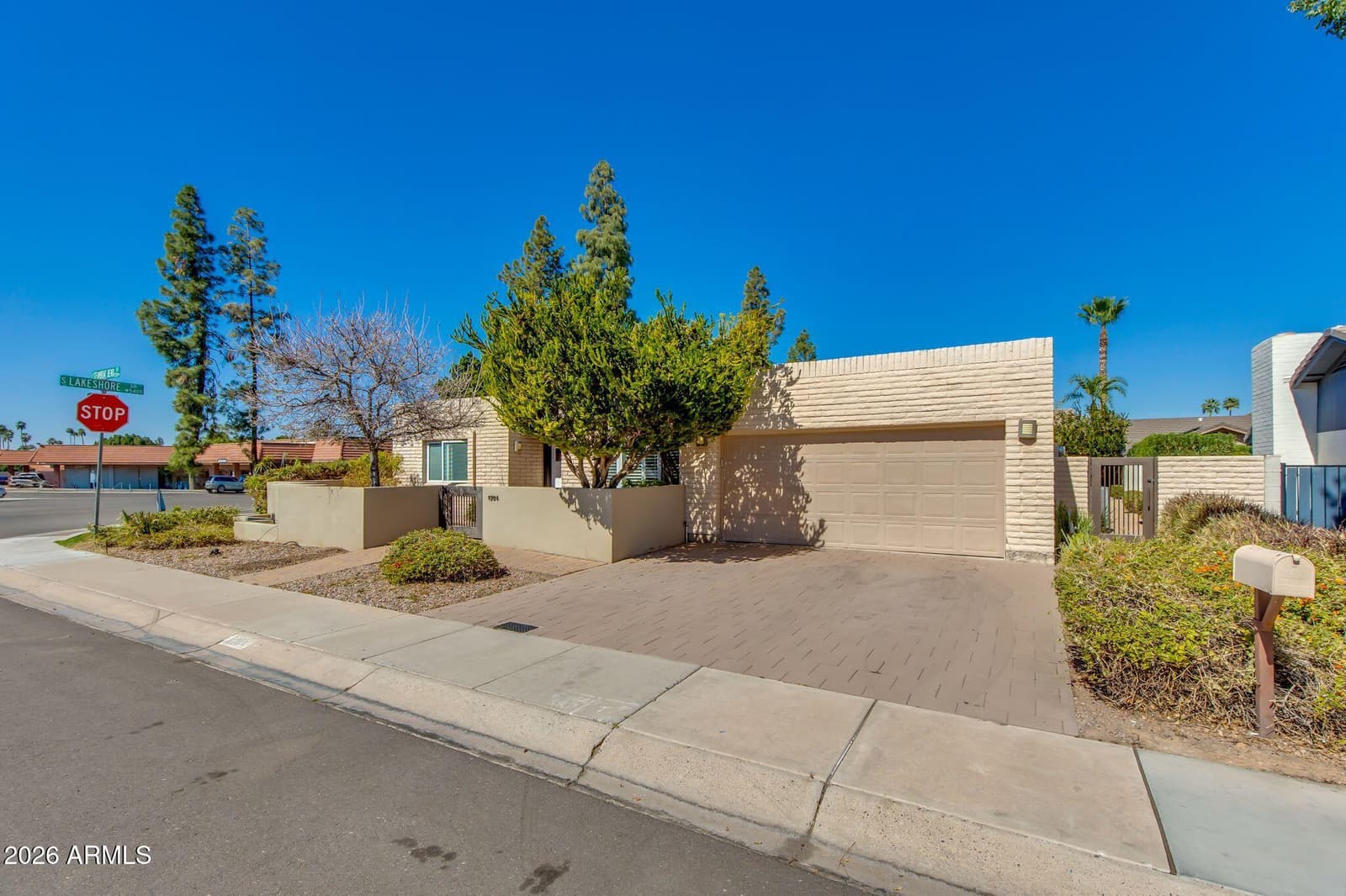 1204 E Steamboat Bend Drive, Tempe, AZ 85283 — photo 4 of 64