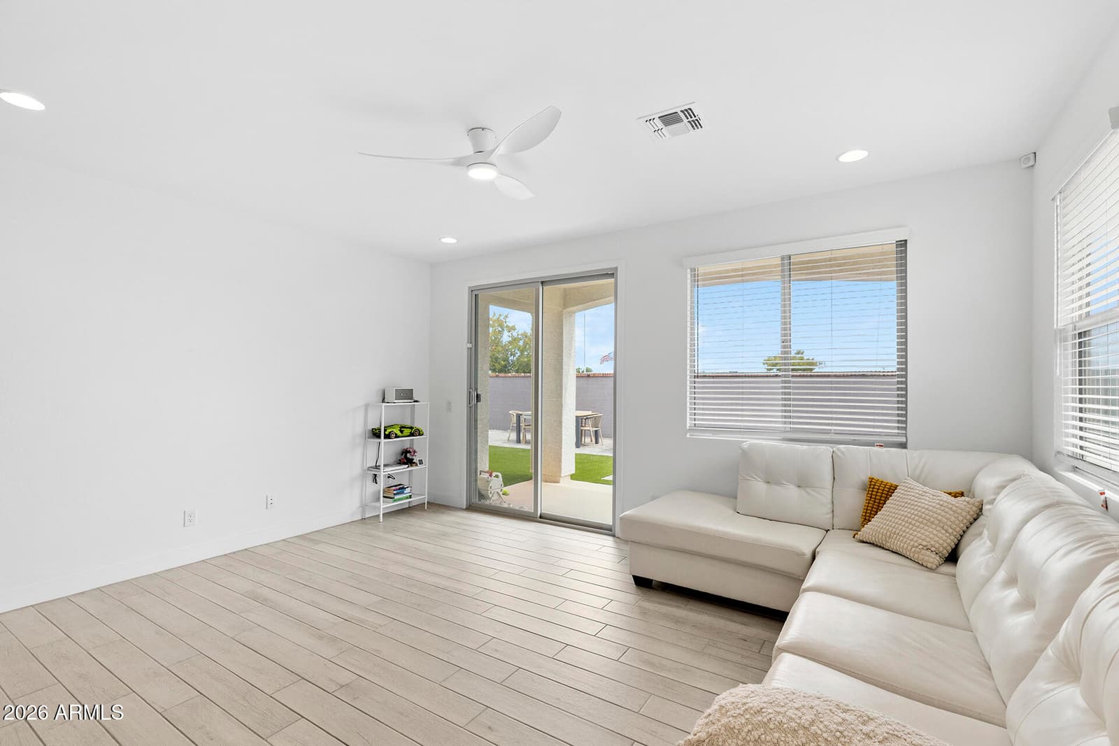 4007 N 101st Drive, Avondale, AZ 85392 — photo 9 of 35