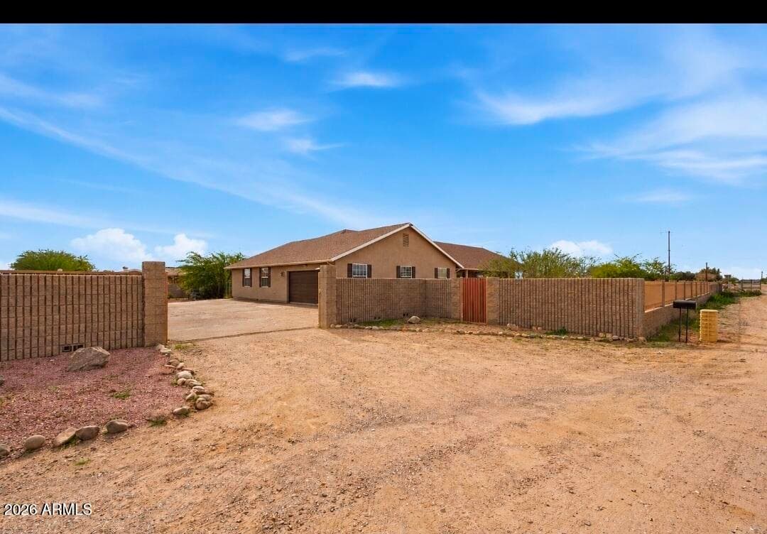 20305 W Peakview Road, Wittmann, AZ 85361 — photo 3 of 24